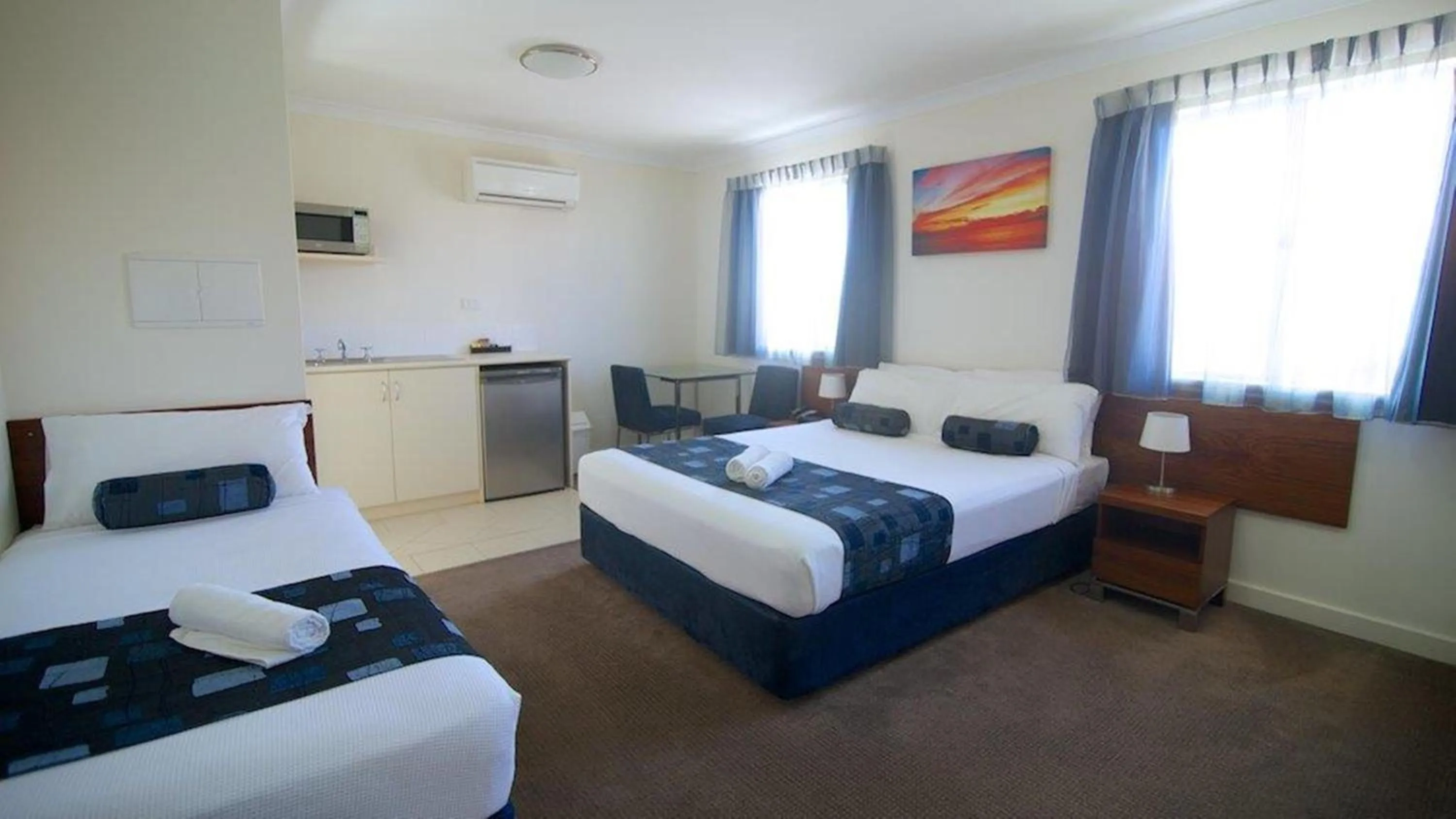 Photo of the whole room, Bed in Pinnacles Edge Resort