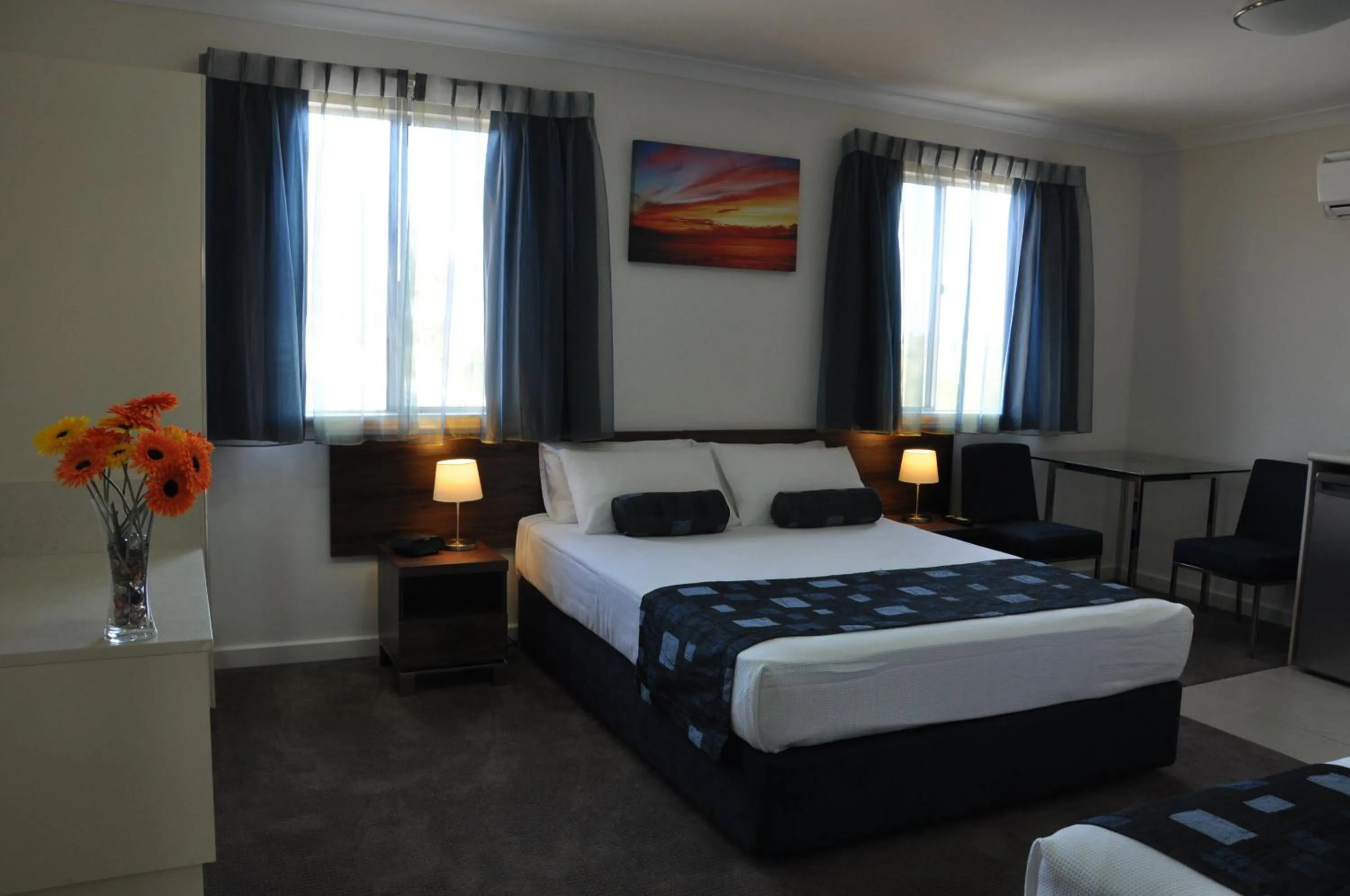 Photo of the whole room, Bed in Pinnacles Edge Resort