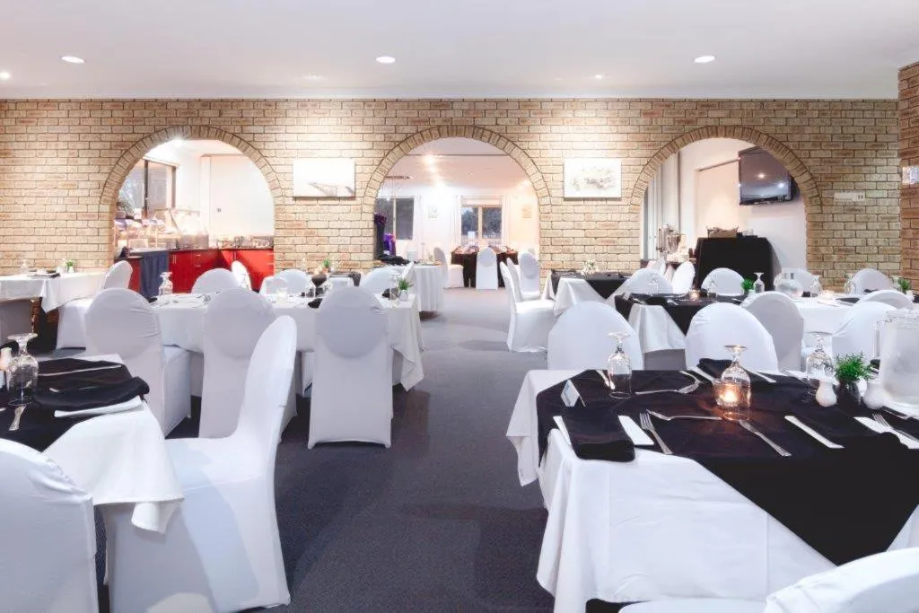 Restaurant/places to eat in Pinnacles Edge Resort