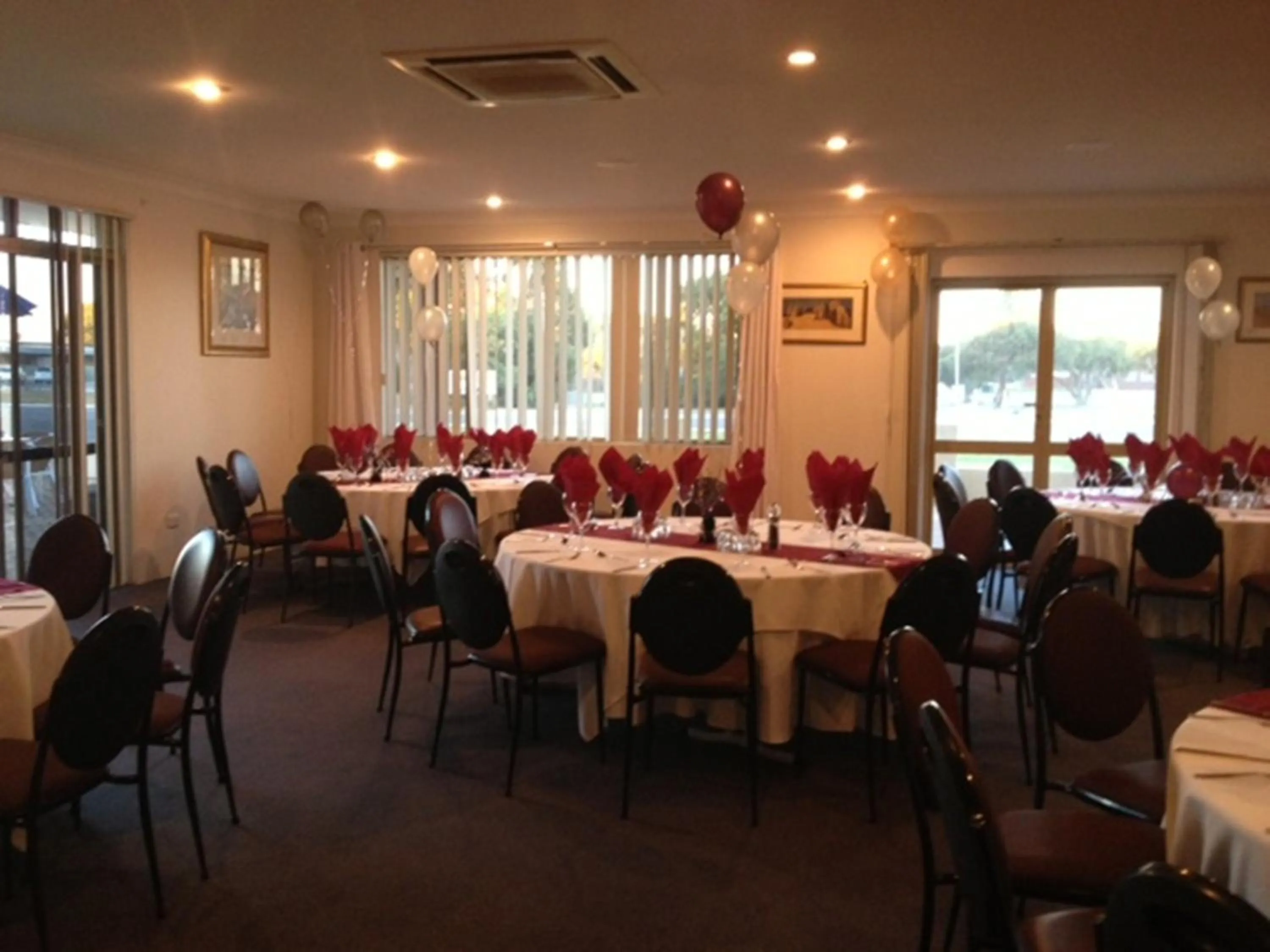 Restaurant/places to eat in Pinnacles Edge Resort