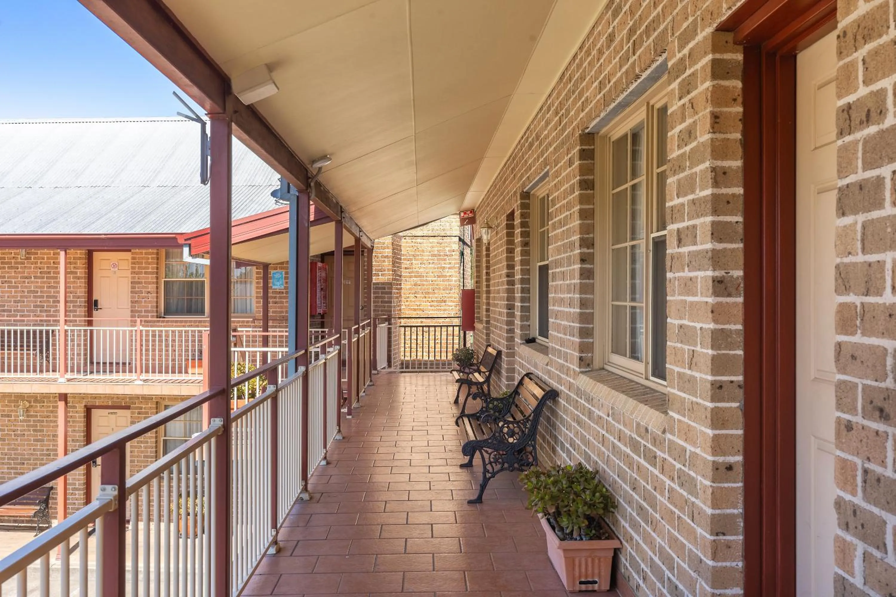Balcony/Terrace in SureStay Hotel by Best Western, New Inn Richmond