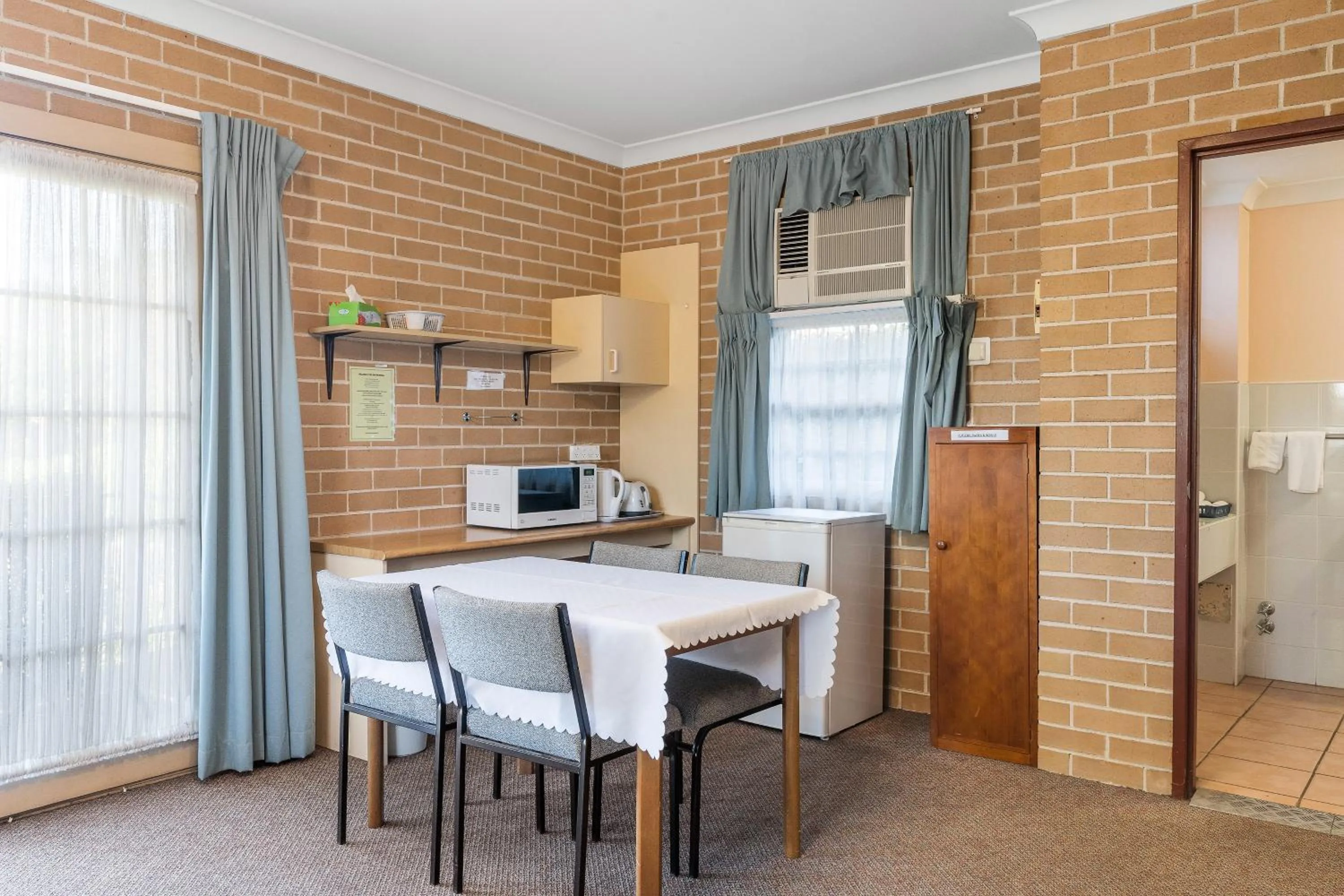 Dinner in SureStay Hotel by Best Western, New Inn Richmond