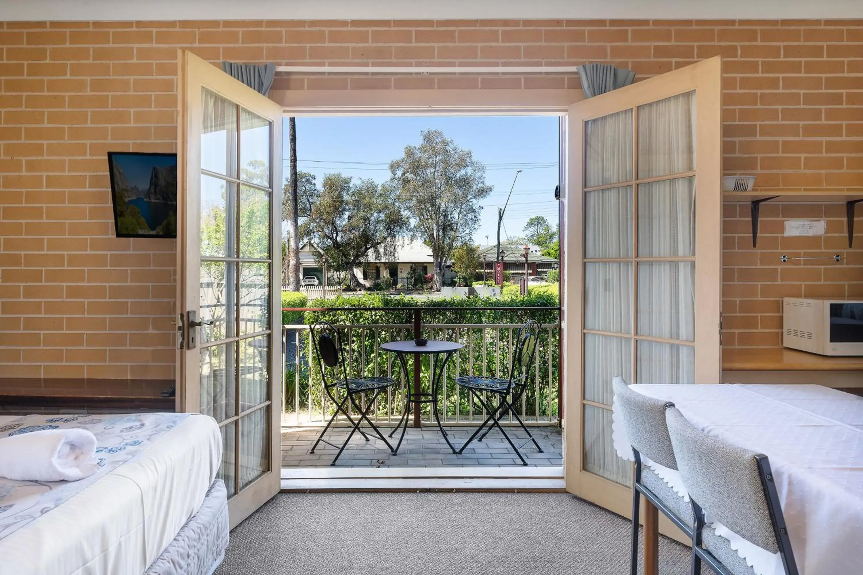 Deluxe Family Room in New Inn Motel Deluxe Family Room in New Inn Motel