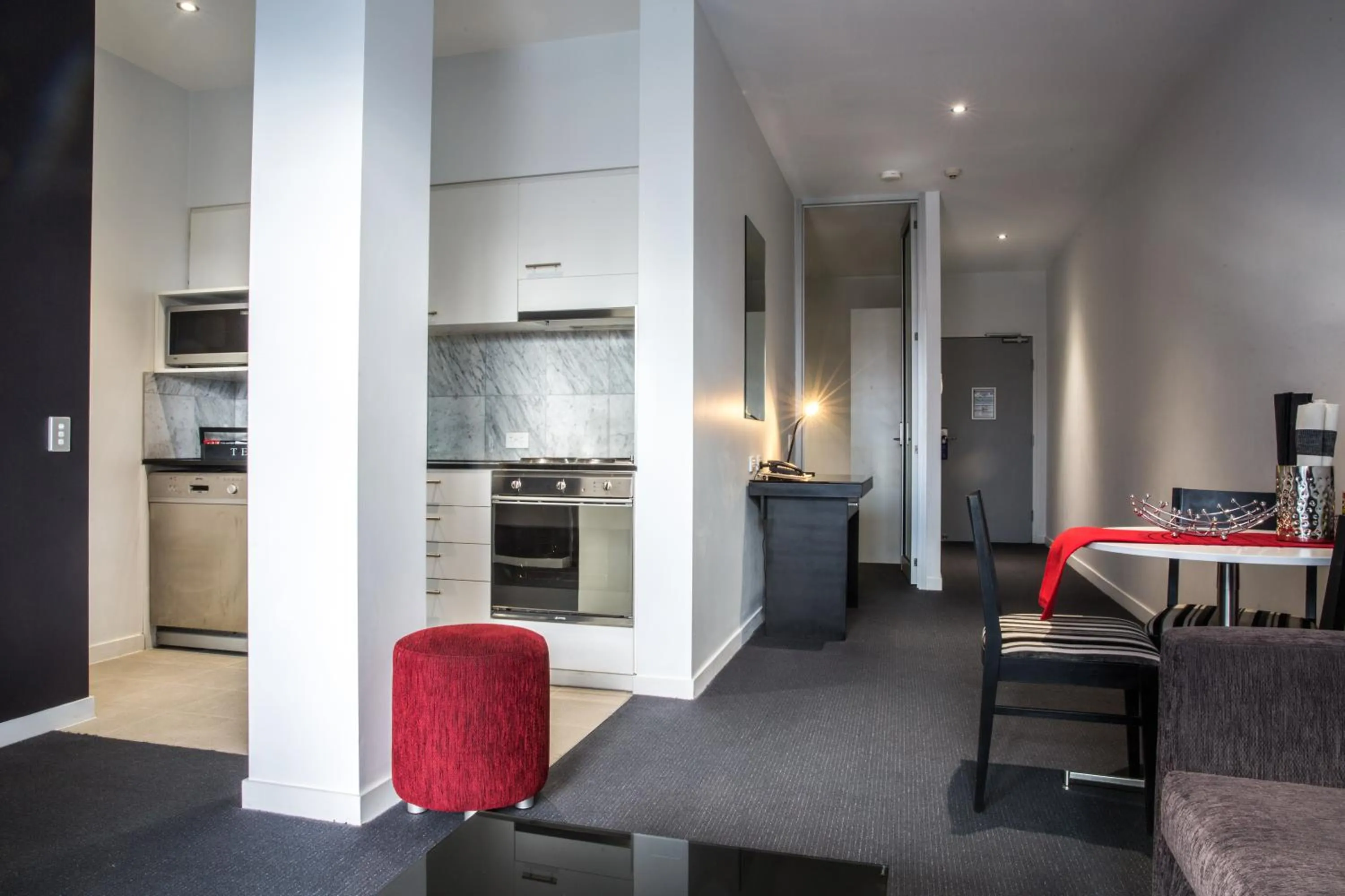 Kitchen or kitchenette in Adara Hotel Richmond