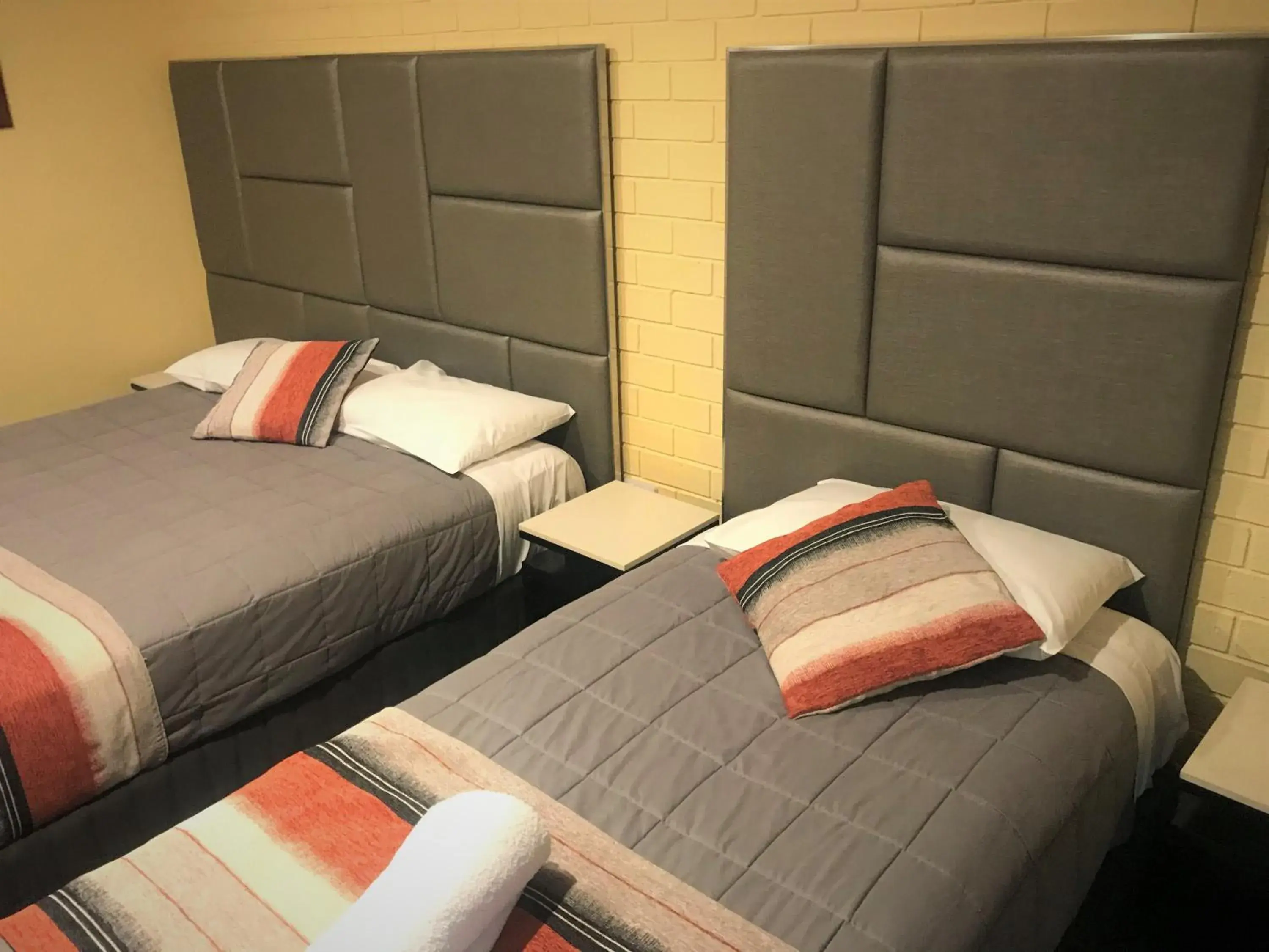 Deluxe Twin Room in Toukley Motor Inn Deluxe Twin Room in Toukley Motor Inn