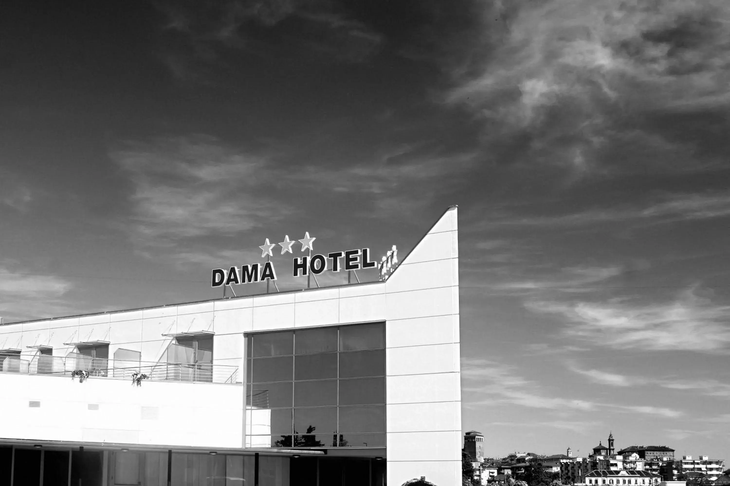 Facade/entrance in Dama Hotel Facade/entrance in Dama Hotel