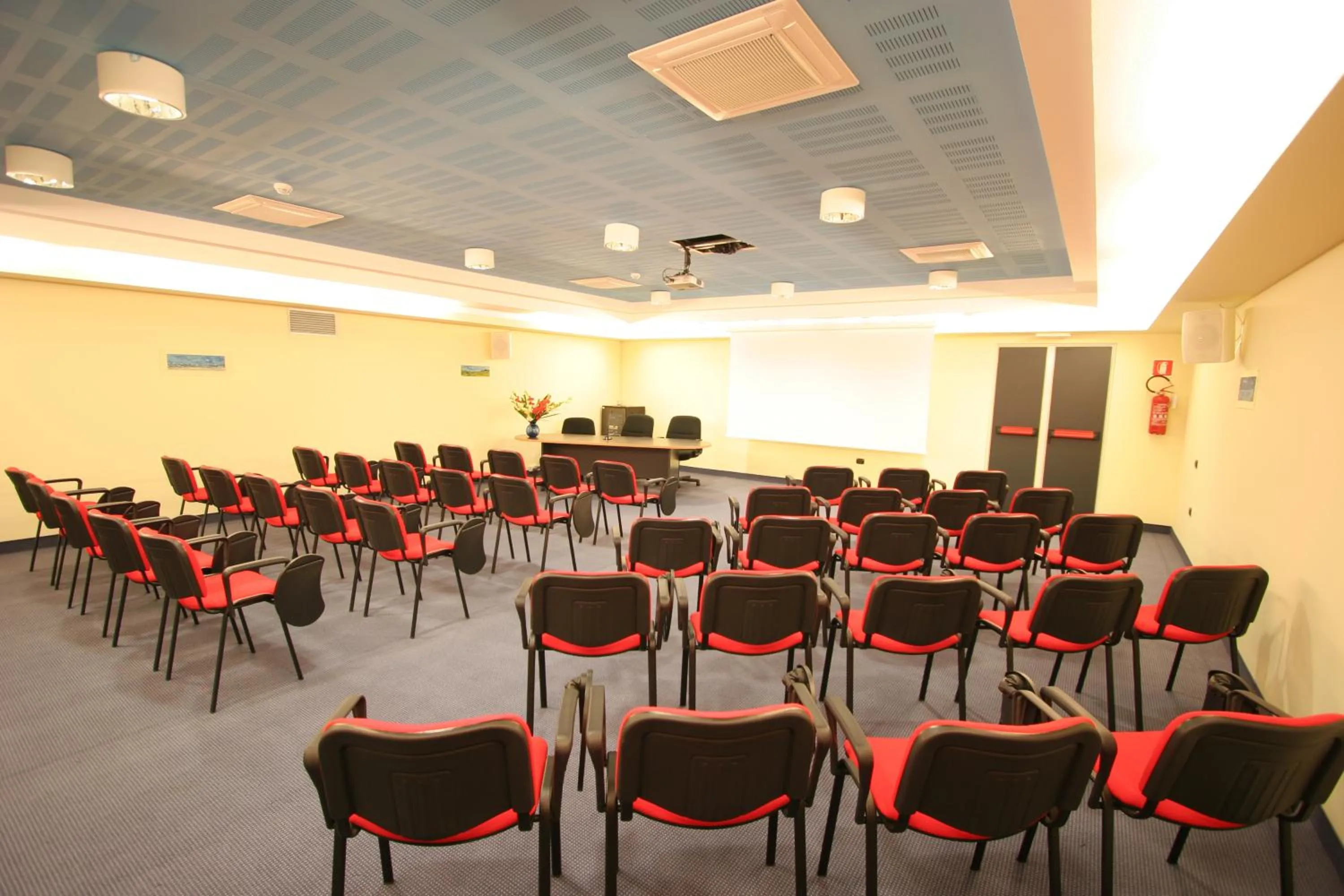 Business facilities in Dama Hotel