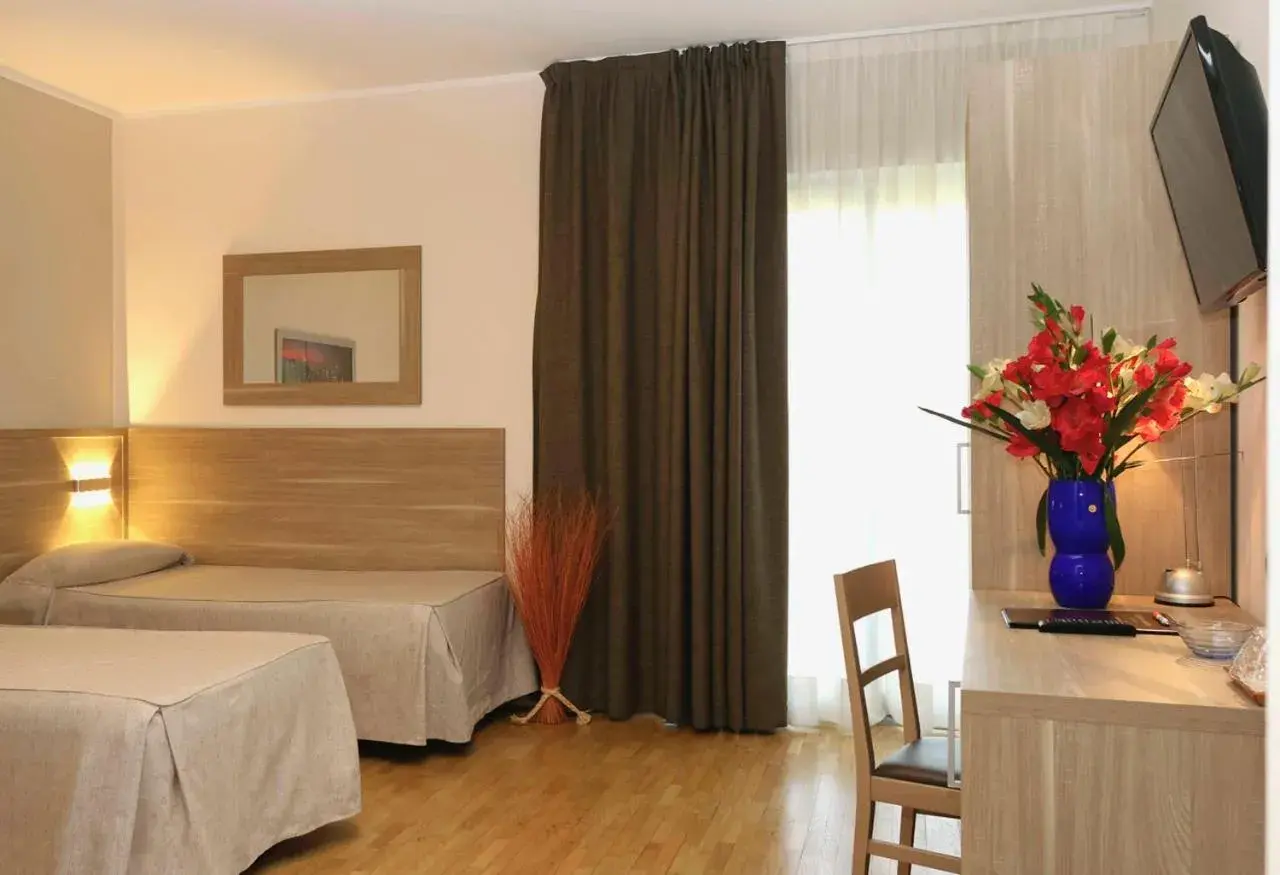 TV and multimedia, Bed in Dama Hotel TV and multimedia, Bed in Dama Hotel