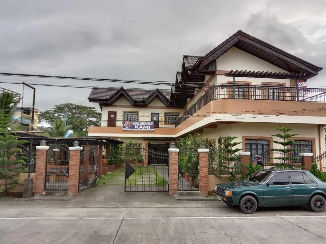 Property building in RedDoorz @ Solid Rock Guest House Baler