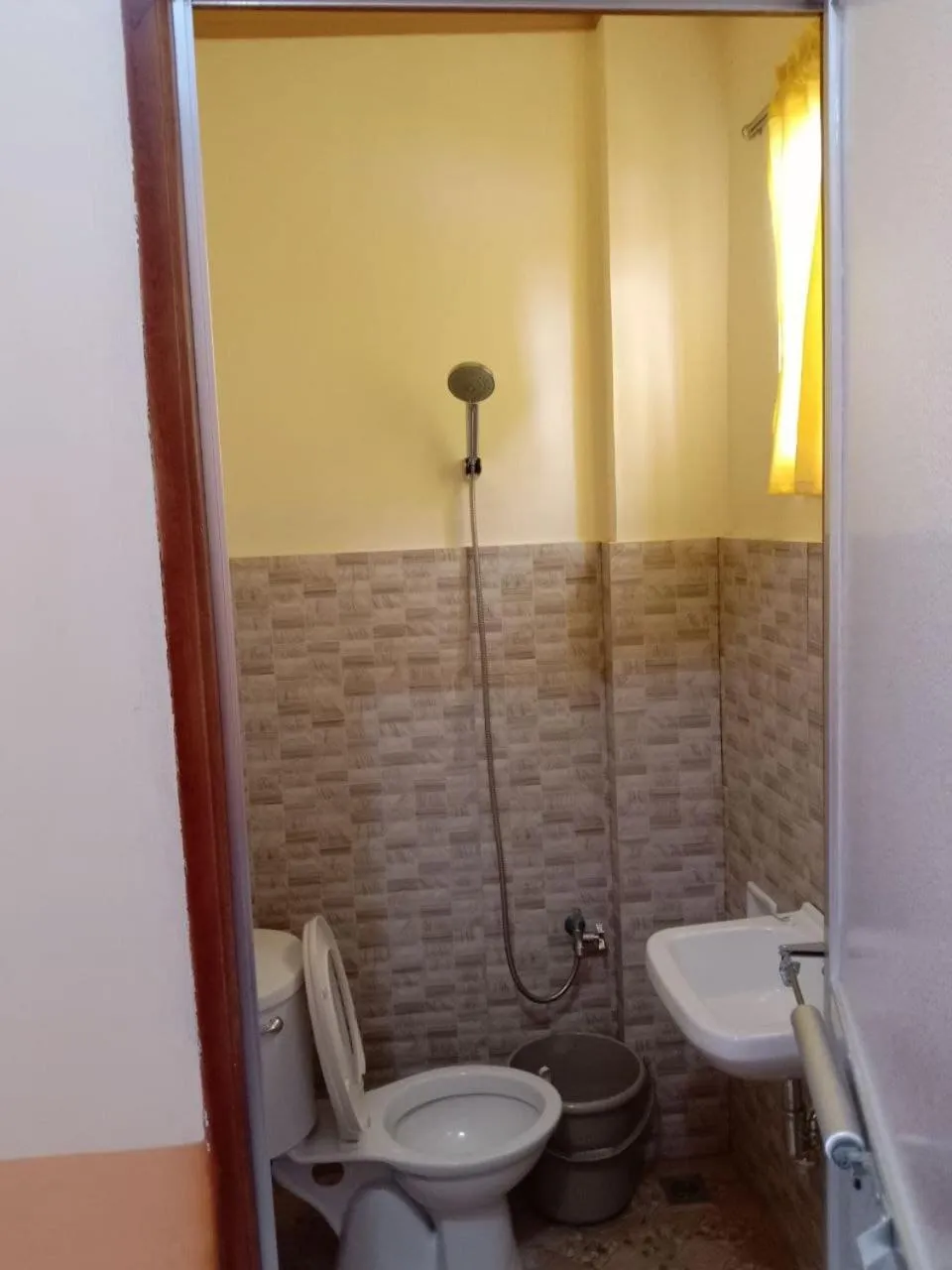 Shower in RedDoorz @ Solid Rock Guest House Baler