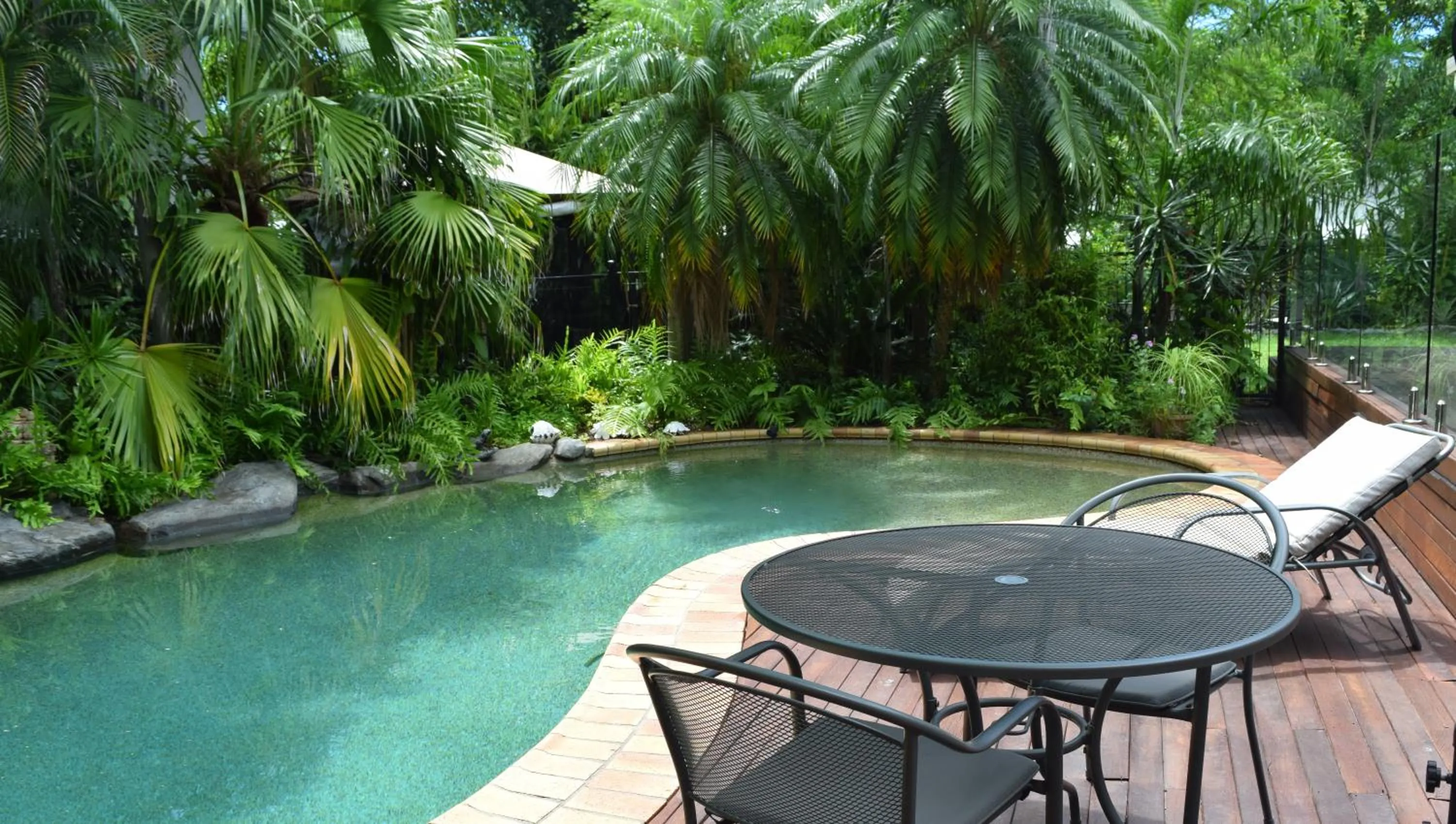 Swimming pool in South Pacific Bed & Breakfast
