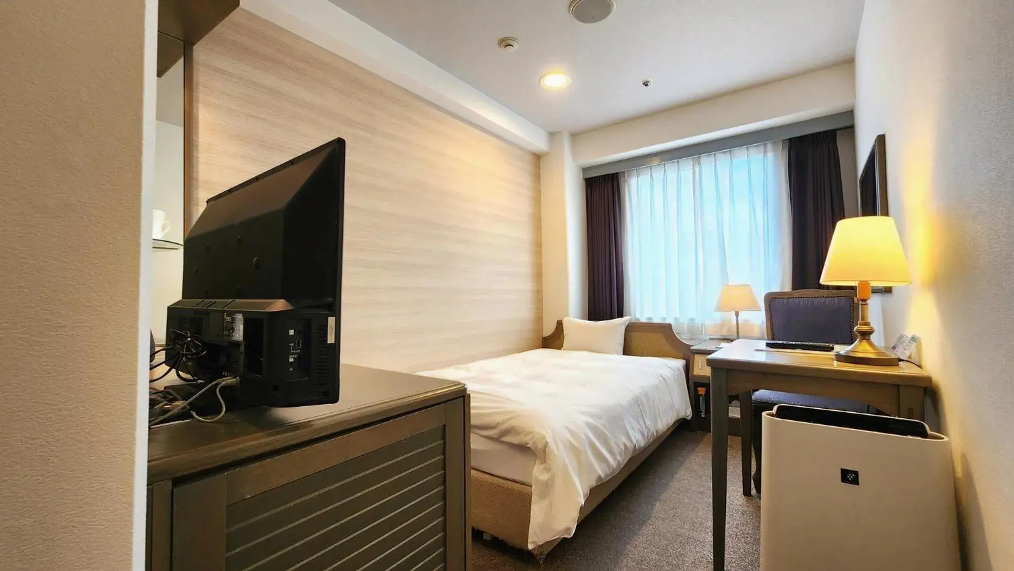 Photo of the whole room, Bed in Platon Hotel Yokkaichi Photo of the whole room, Bed in Platon Hotel Yokkaichi