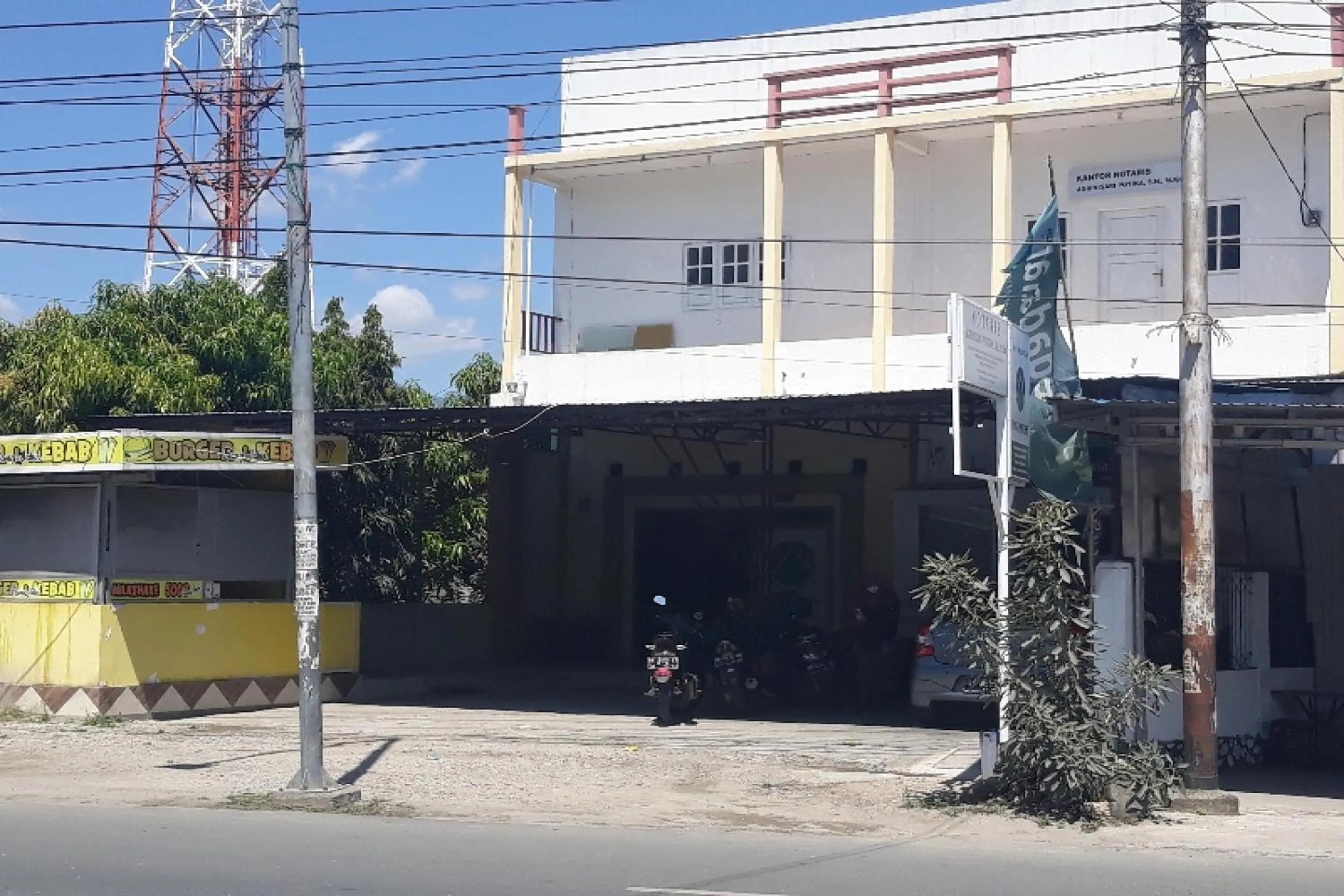 Facade/entrance in OYO 91162 Homestay Ansyariah Syariah