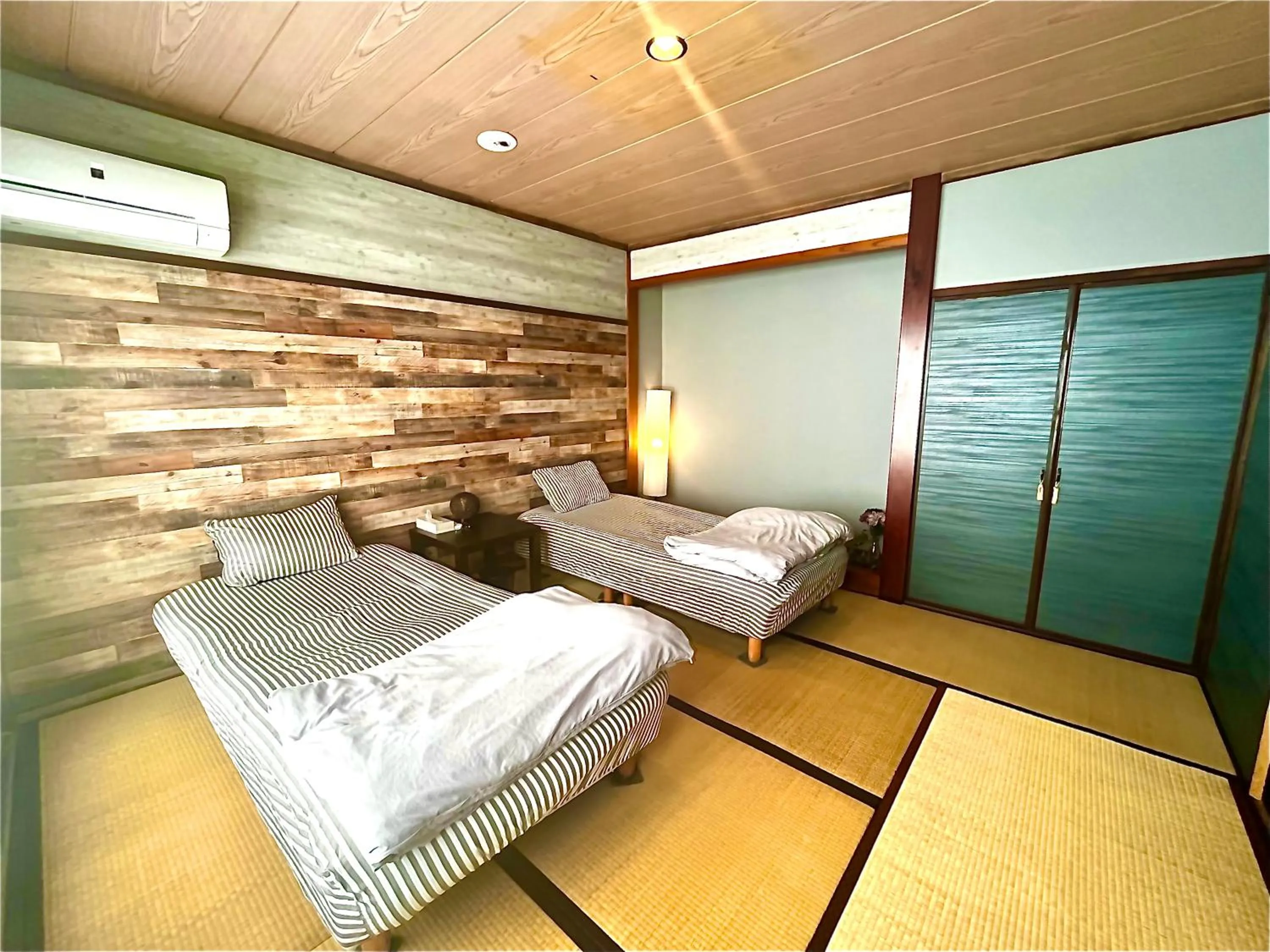 Bed in Drive in Ichinomiya motel