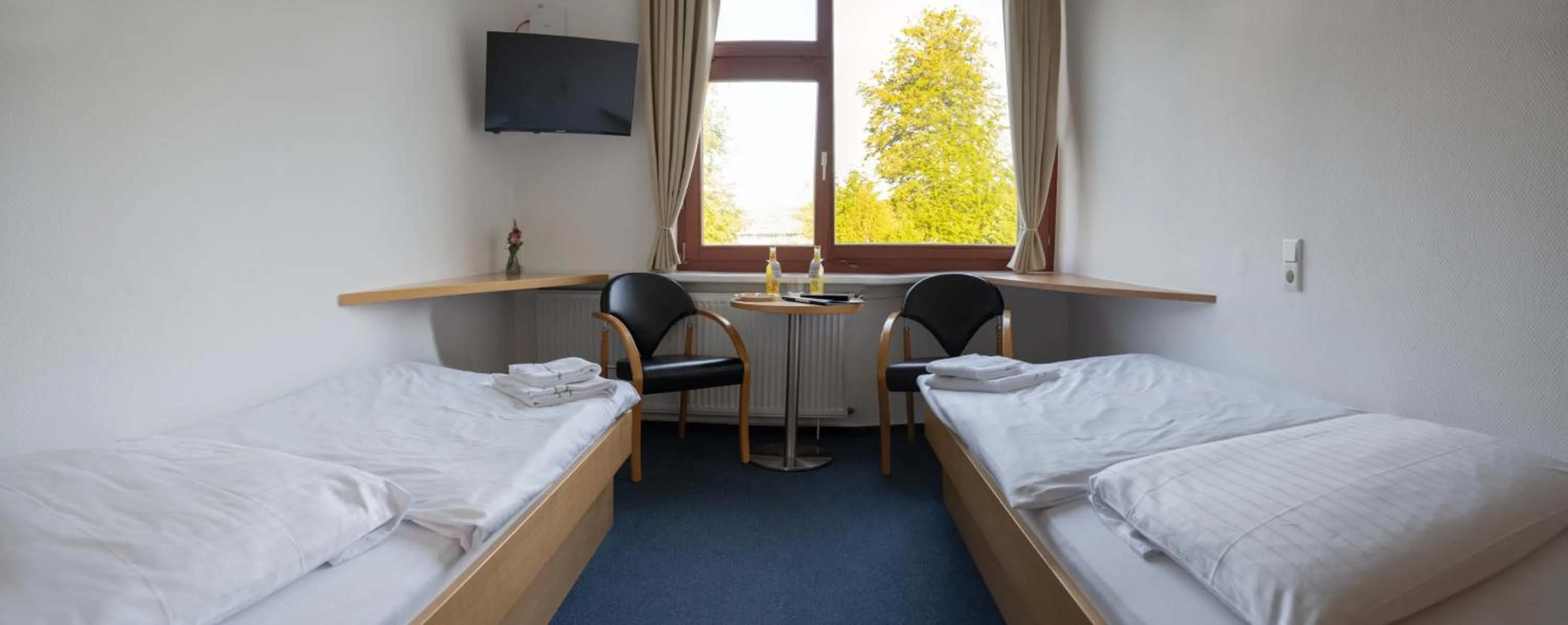Photo of the whole room, Bed in Hermann Neuberger Sportschule