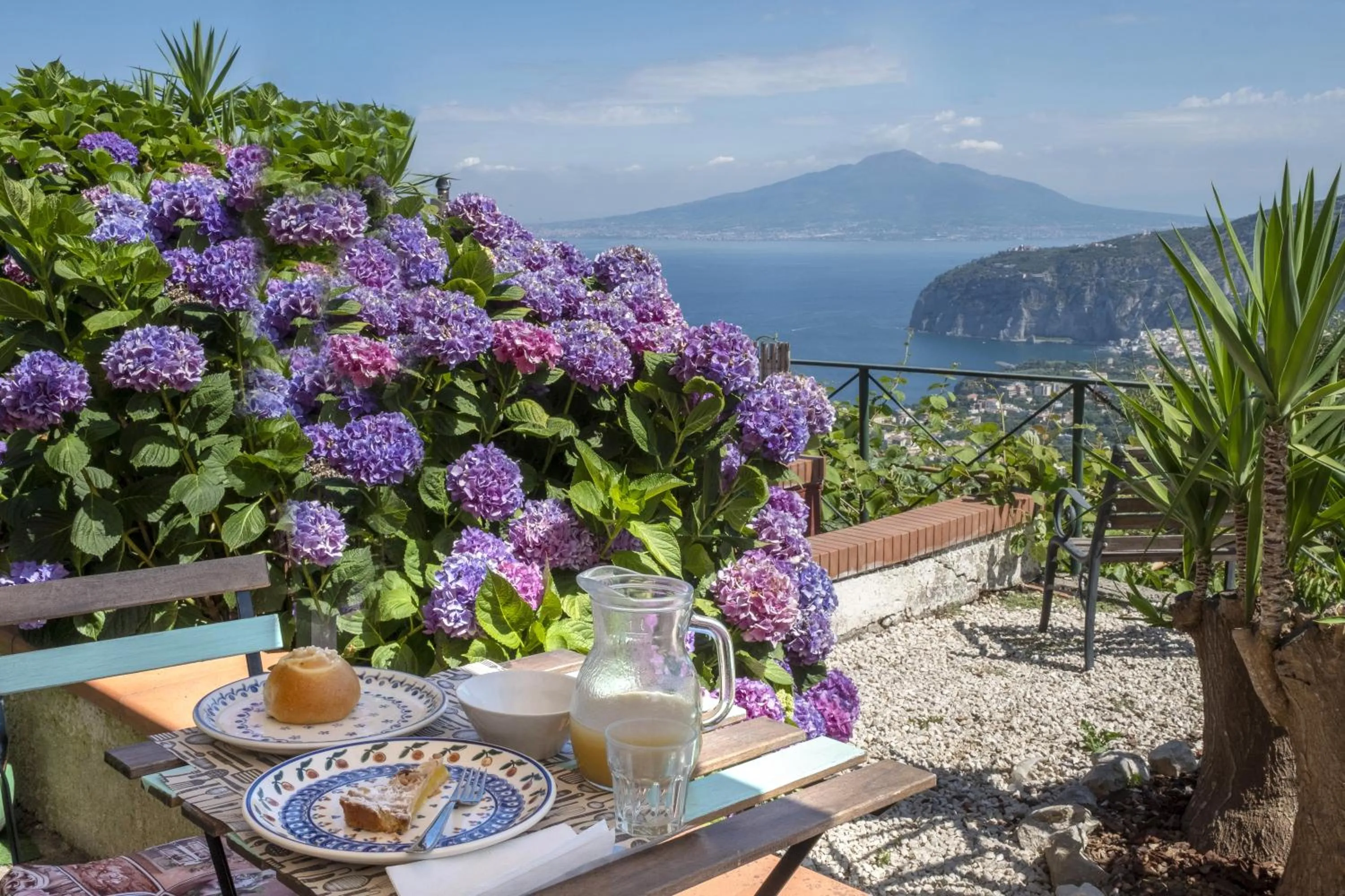 Food and drinks in Villa Monica B&B