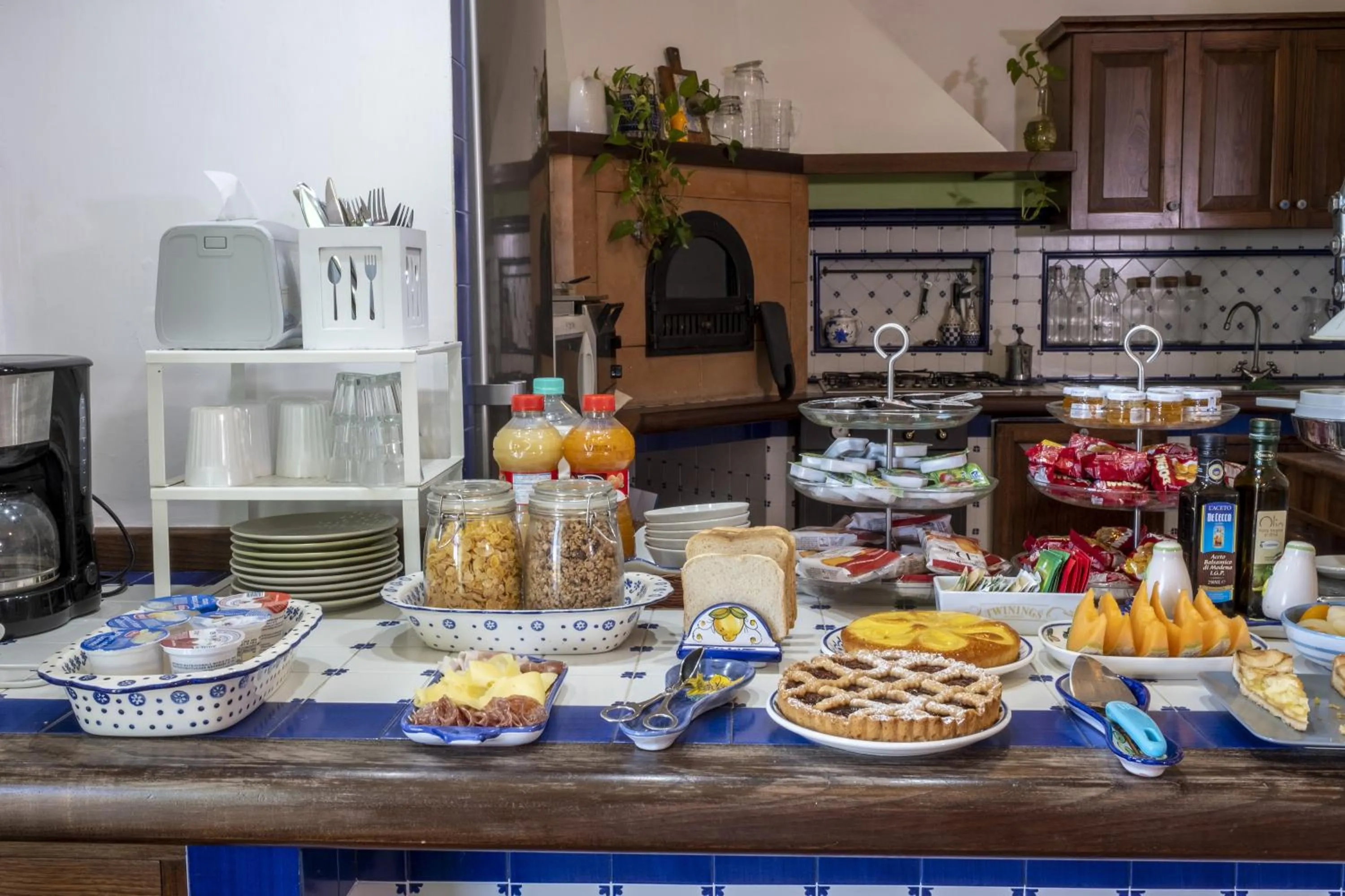 Food and drinks in Villa Monica B&B