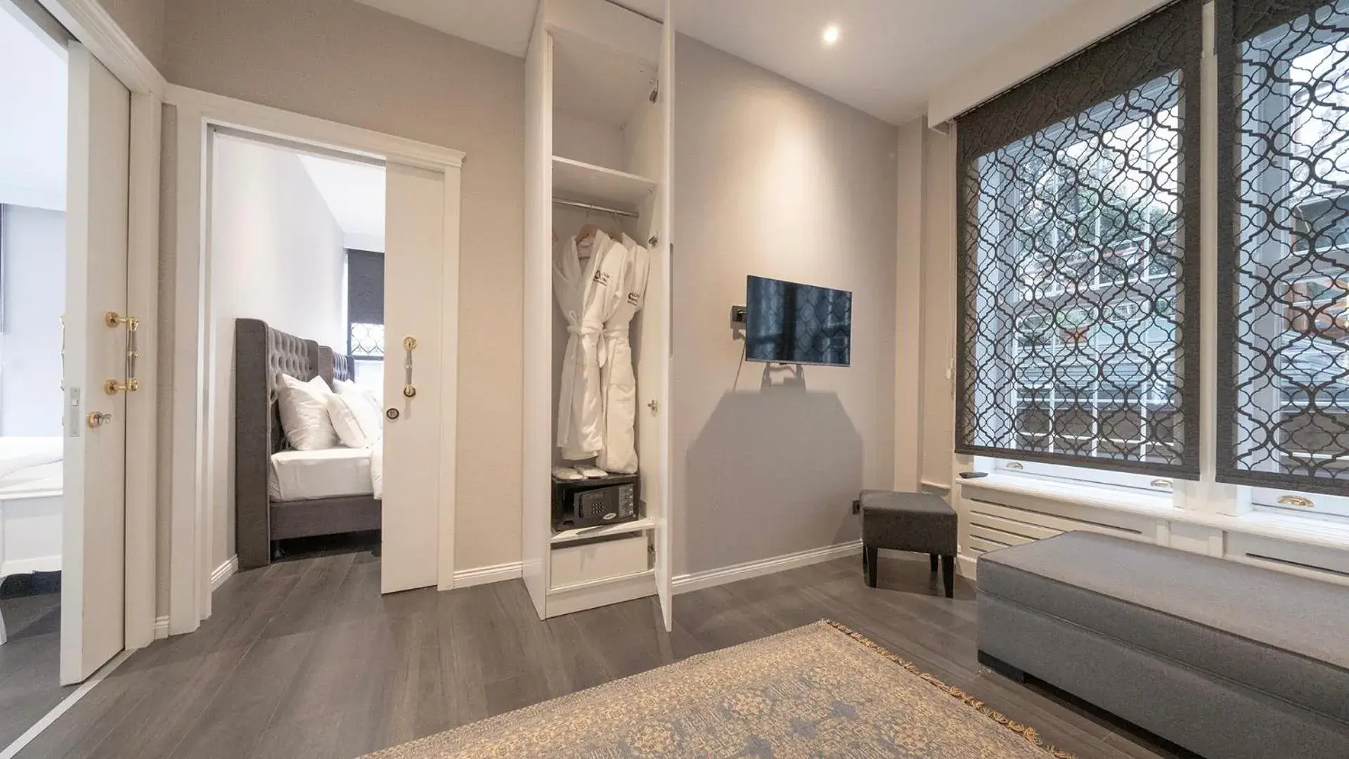 TV and multimedia, Bed in Loop Hotel Bosphorus İstanbul TV and multimedia, Bed in Loop Hotel Bosphorus İstanbul