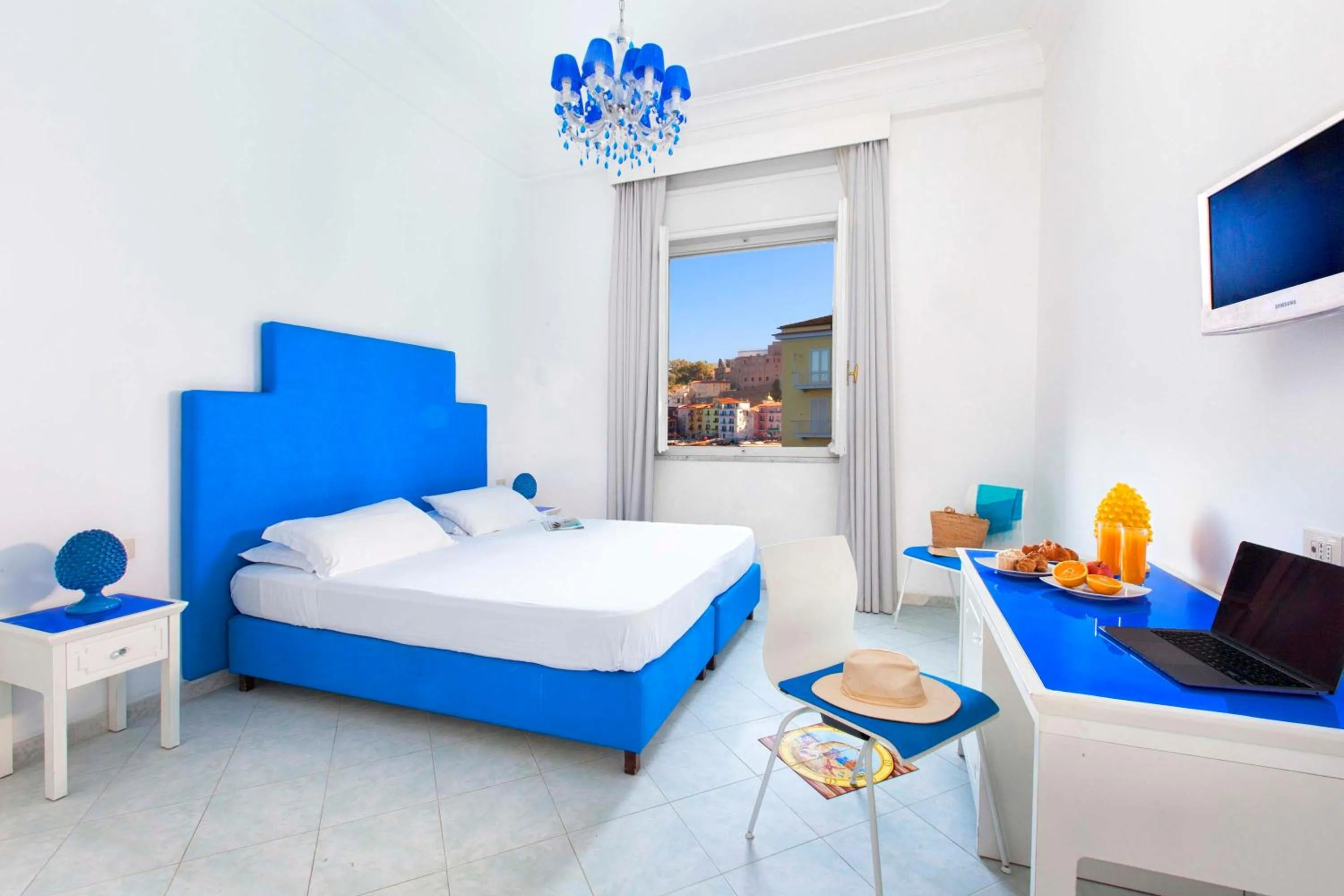 Photo of the whole room in Hotel Admiral