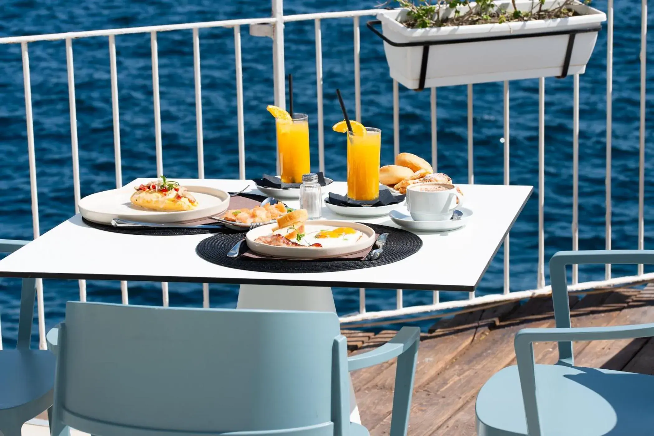 Restaurant/places to eat in Hotel Admiral Restaurant/places to eat in Hotel Admiral