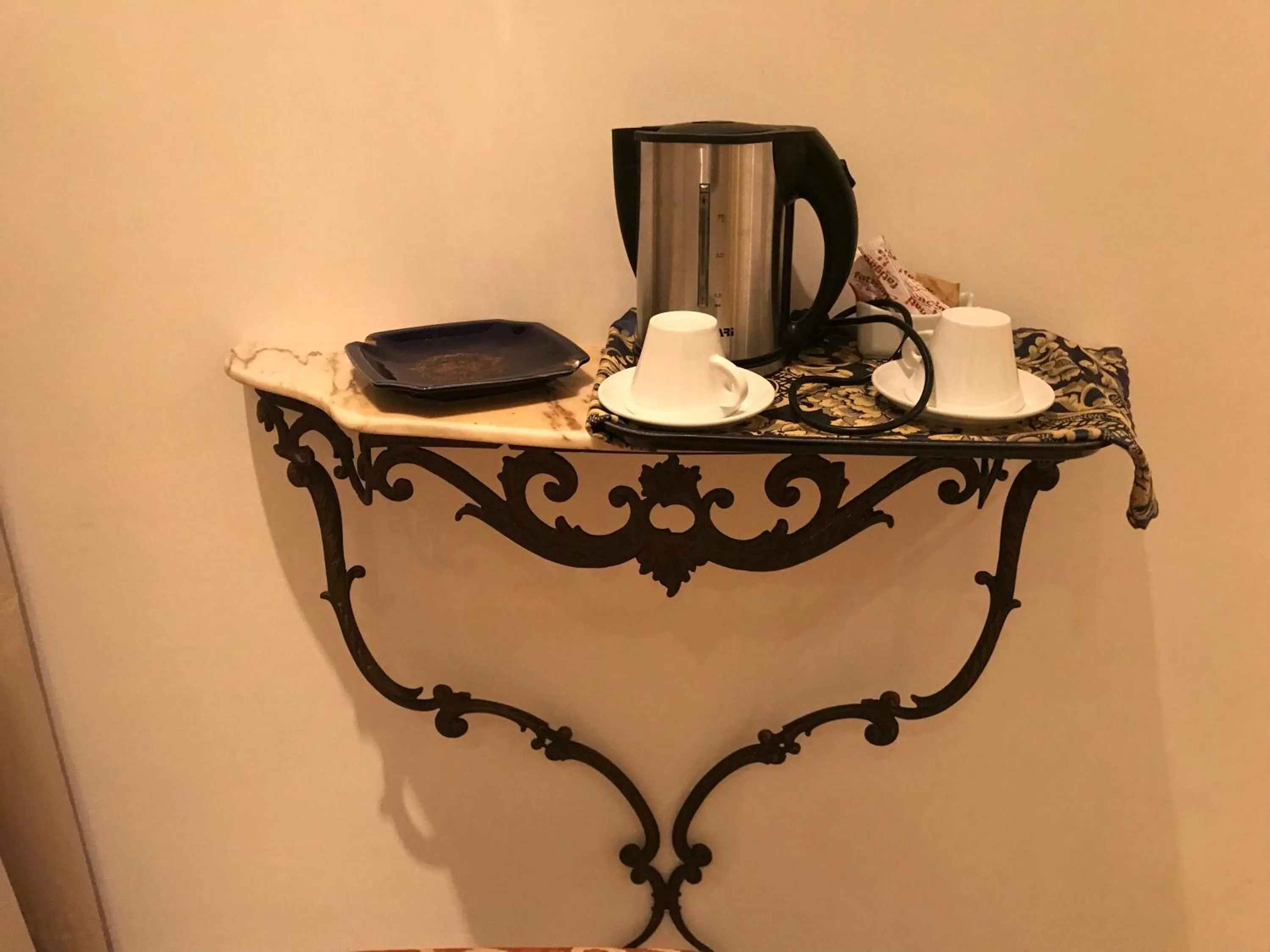 Coffee/tea facilities in International Naples