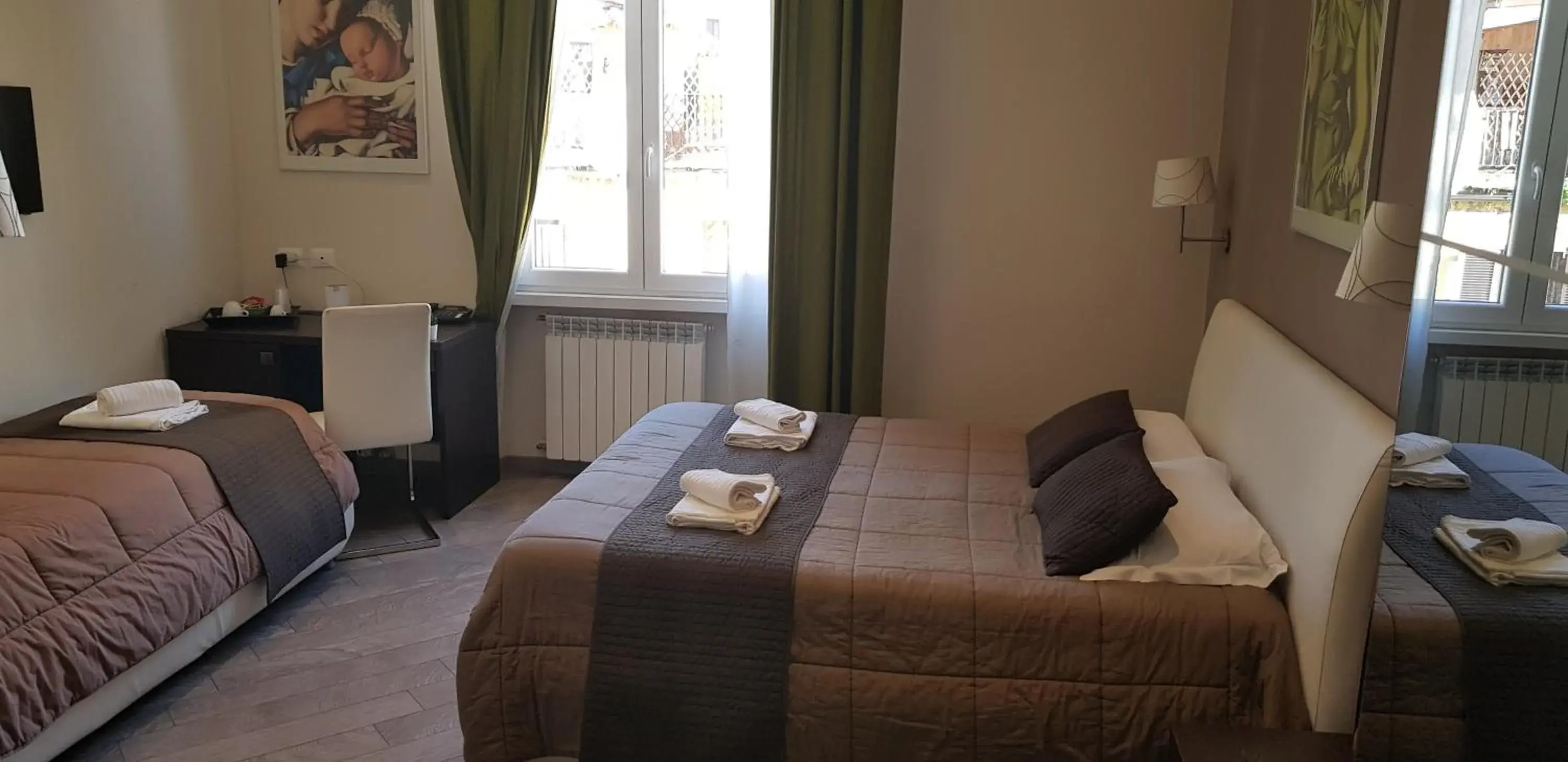 Triple Room in Mia Suites Triple Room in Mia Suites