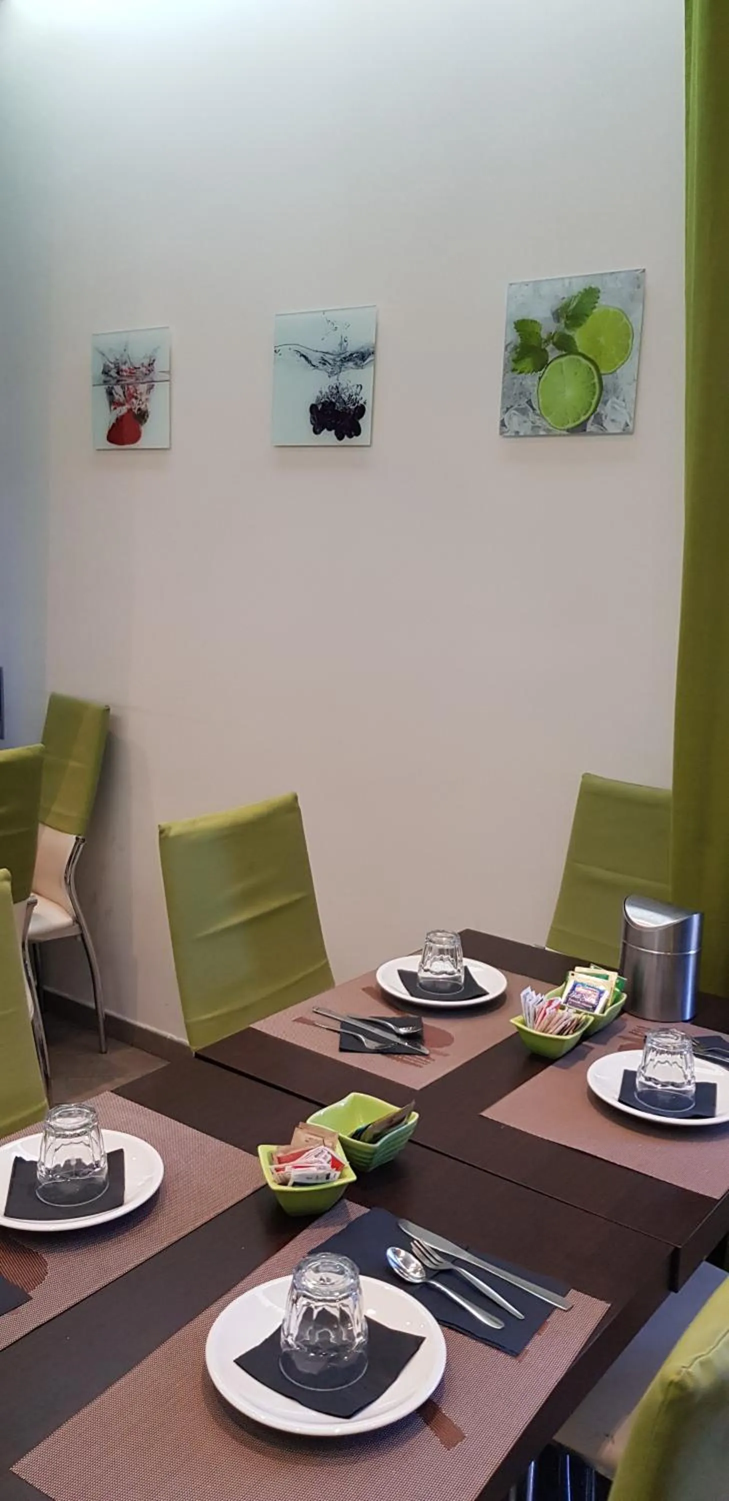 Breakfast in Mia Suites