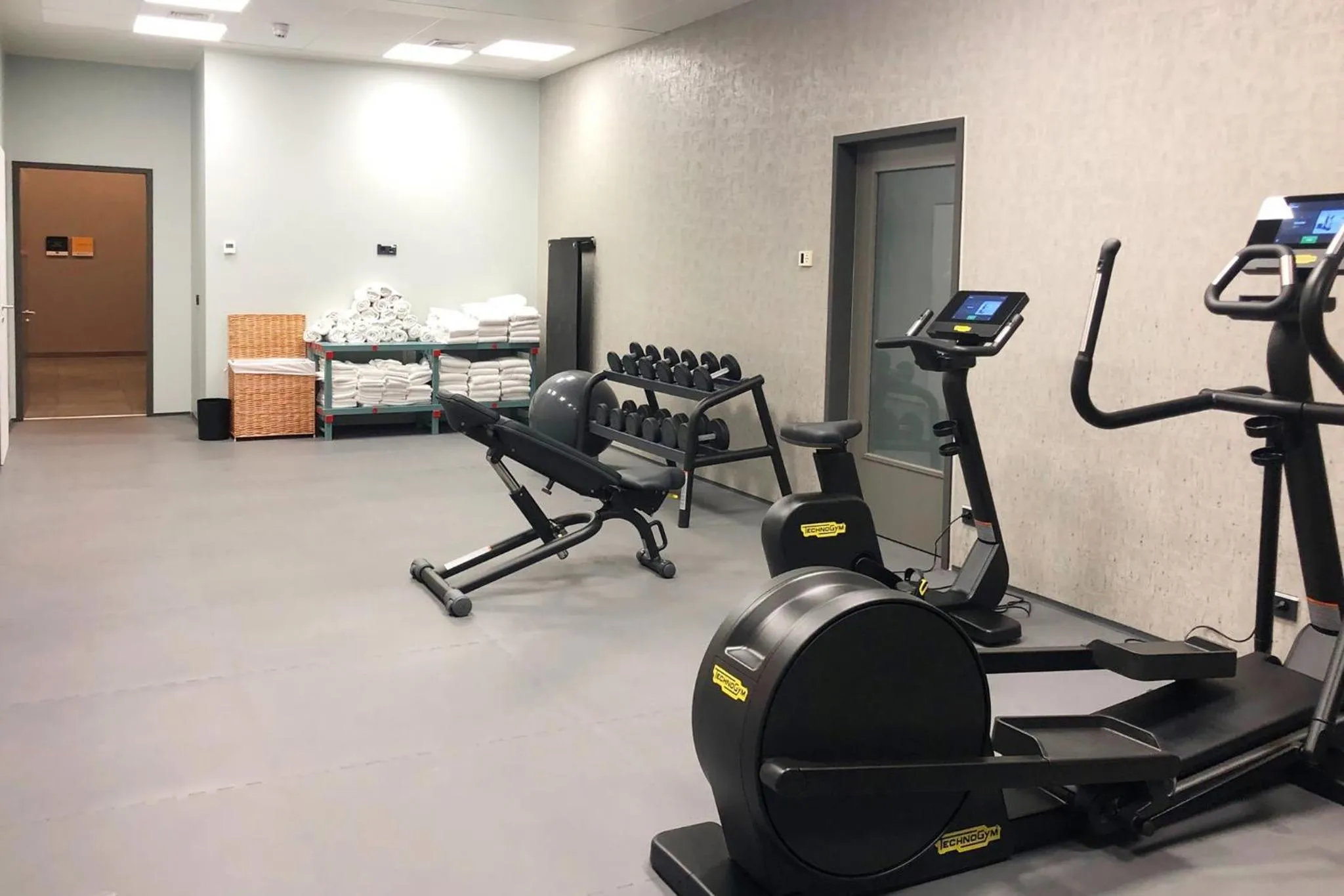Fitness centre/facilities in Candlewood Suites Düsseldorf Airport by IHG