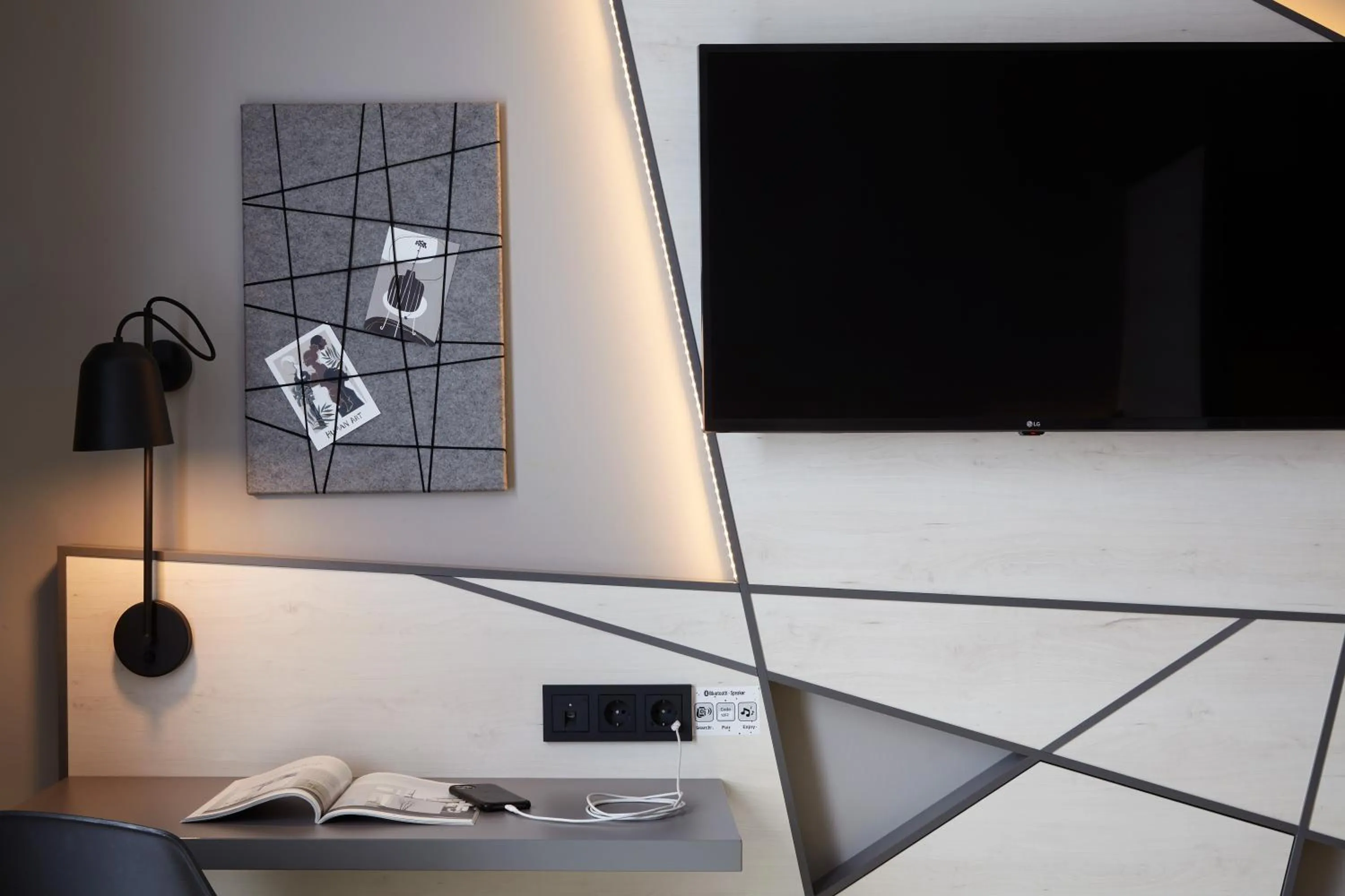 TV and multimedia in Candlewood Suites Düsseldorf Airport by IHG