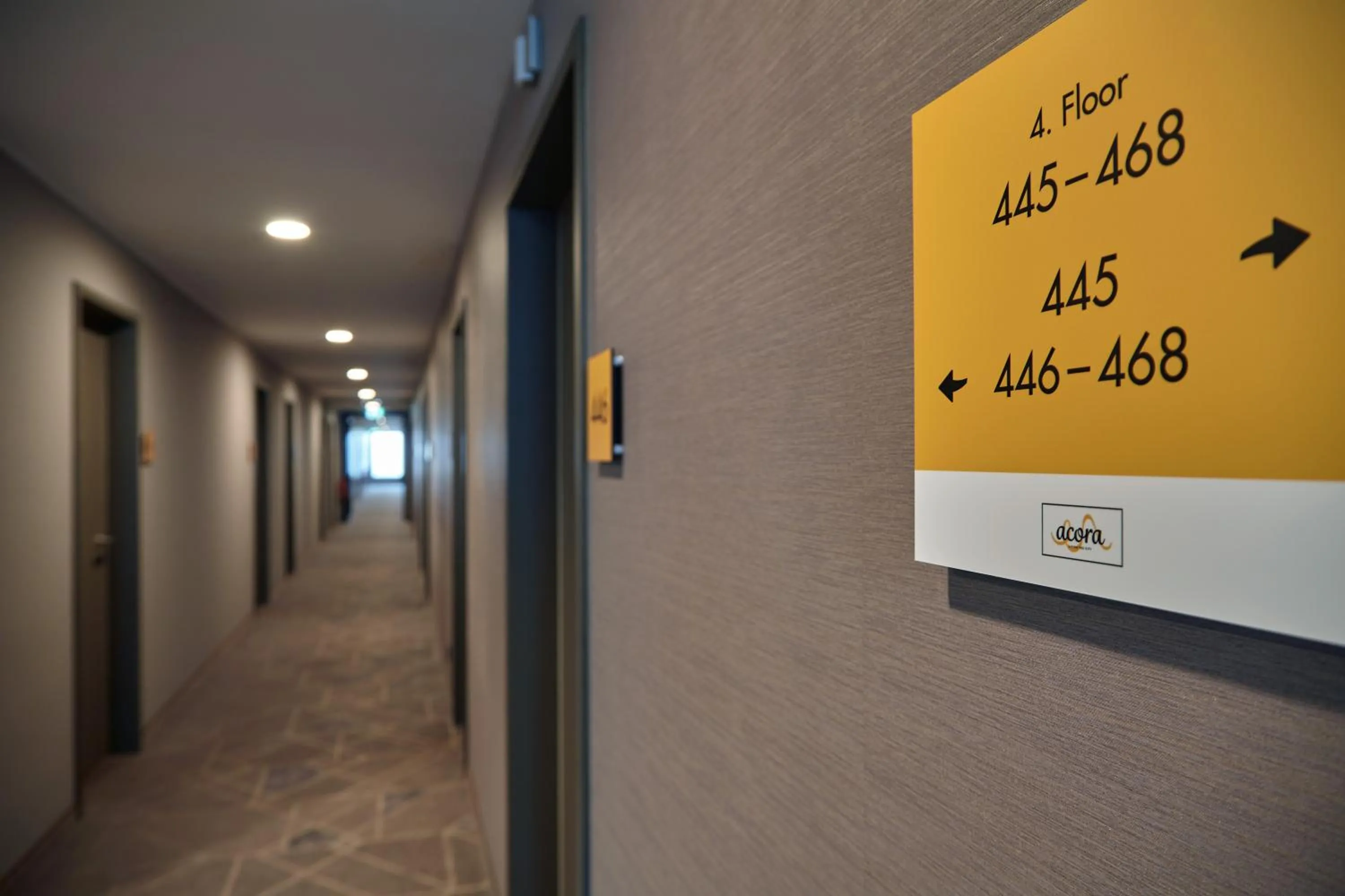 Text overlay in acora Dusseldorf Airport