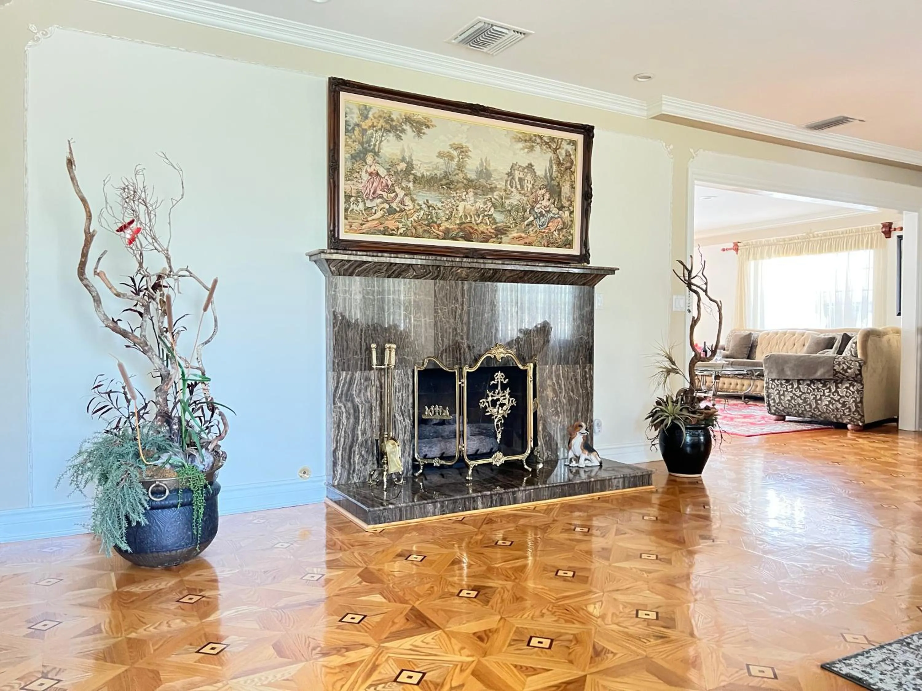 Living room in NoHo Luxury Oasis I saltwater pool-spa I sleeps up to 8 I 15 mins from Hollywood