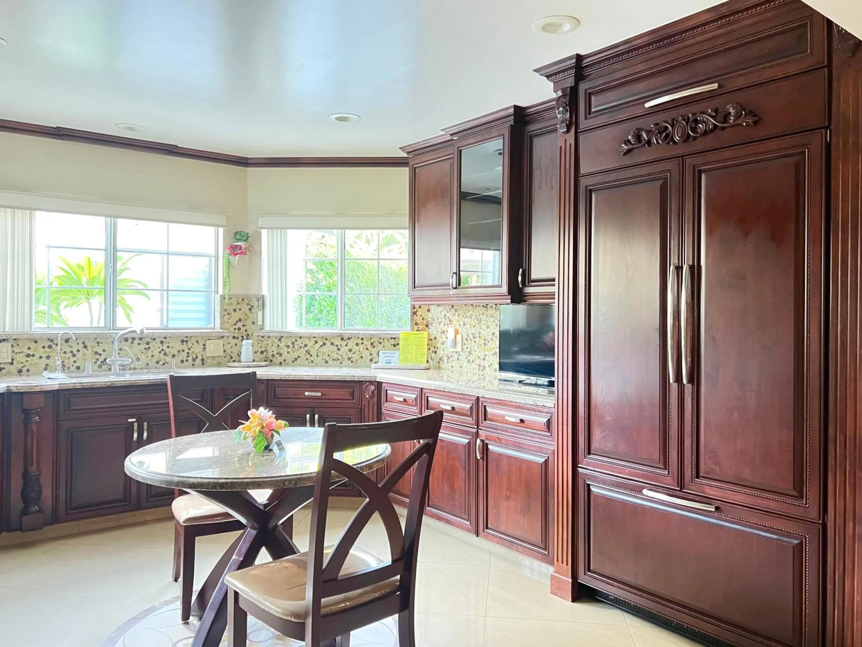 kitchen in NoHo Luxury Oasis I saltwater pool-spa I sleeps up to 8 I 15 mins from Hollywood