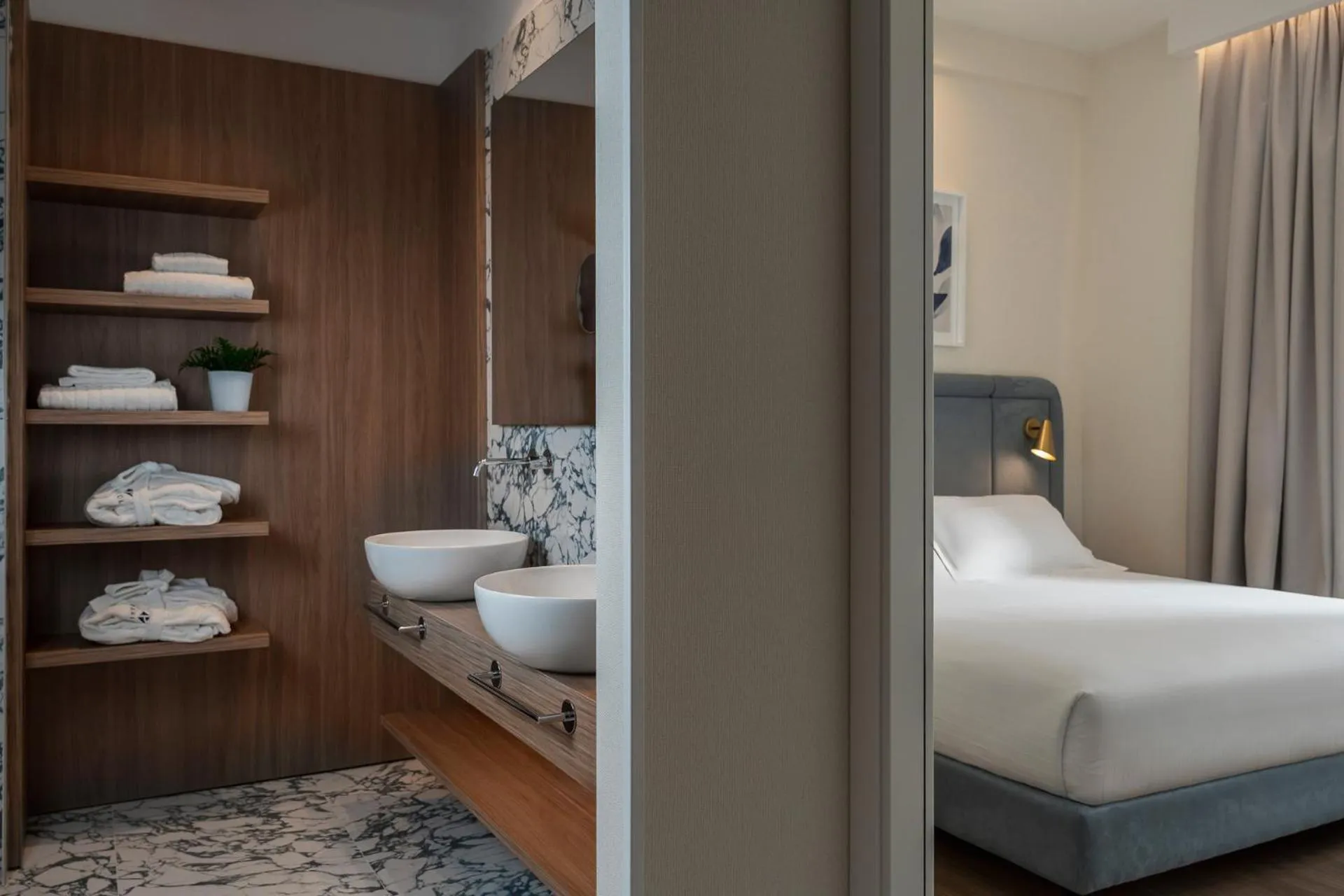 Bathroom, Bed in Parioli Hotel Rimini