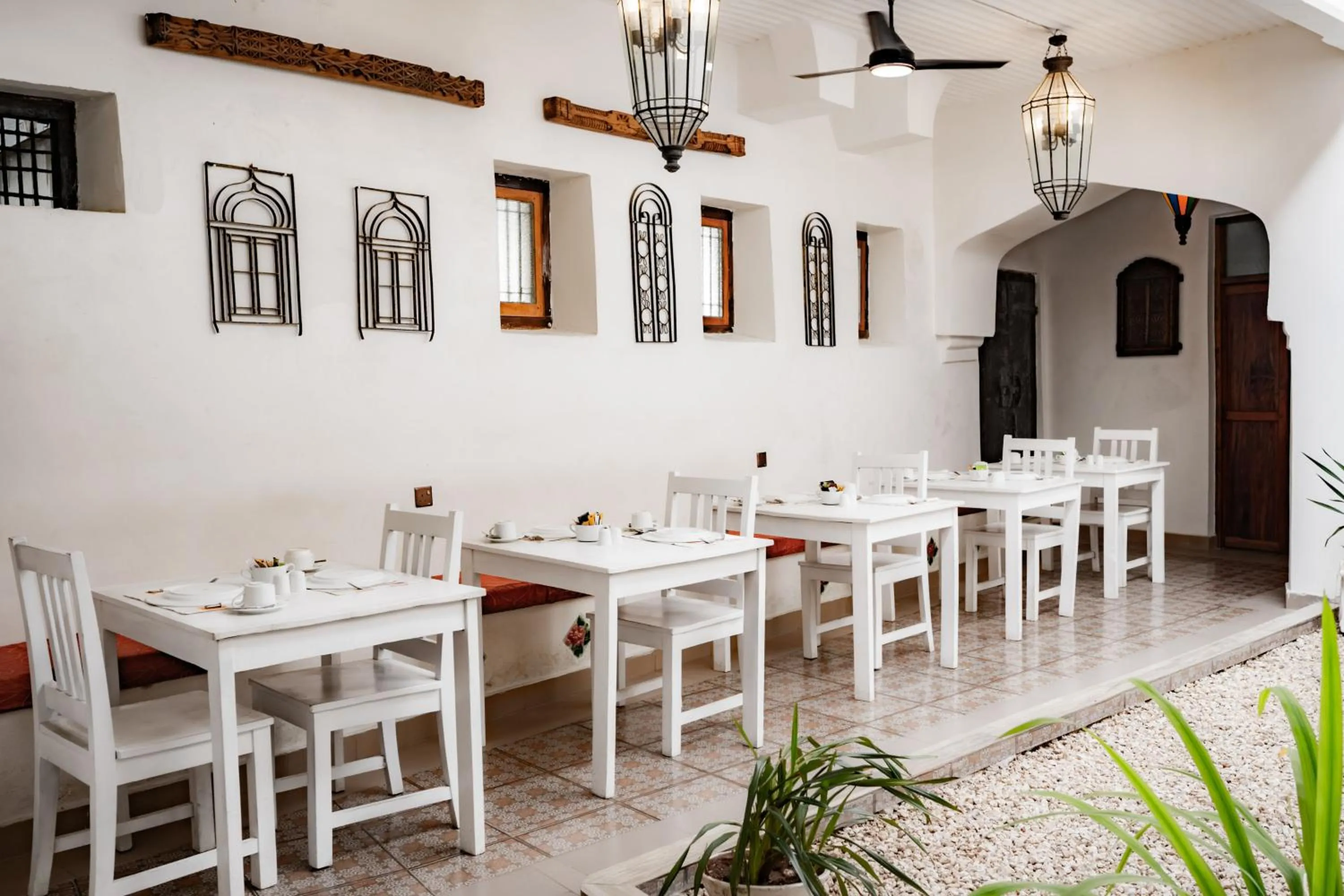 Restaurant/places to eat in Zanzi House