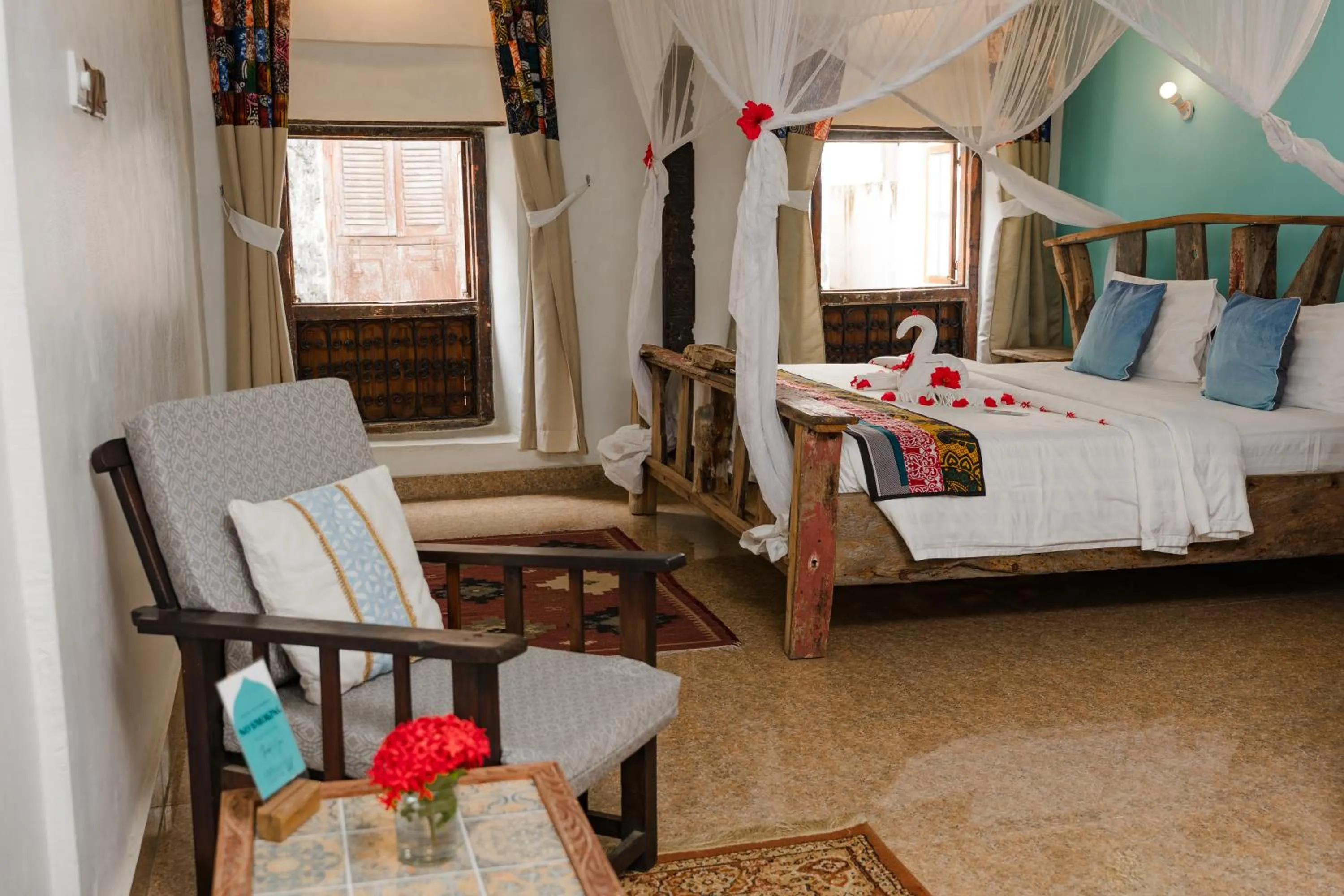 Bedroom, Bed in Emerald Palm Courtyard Hotel