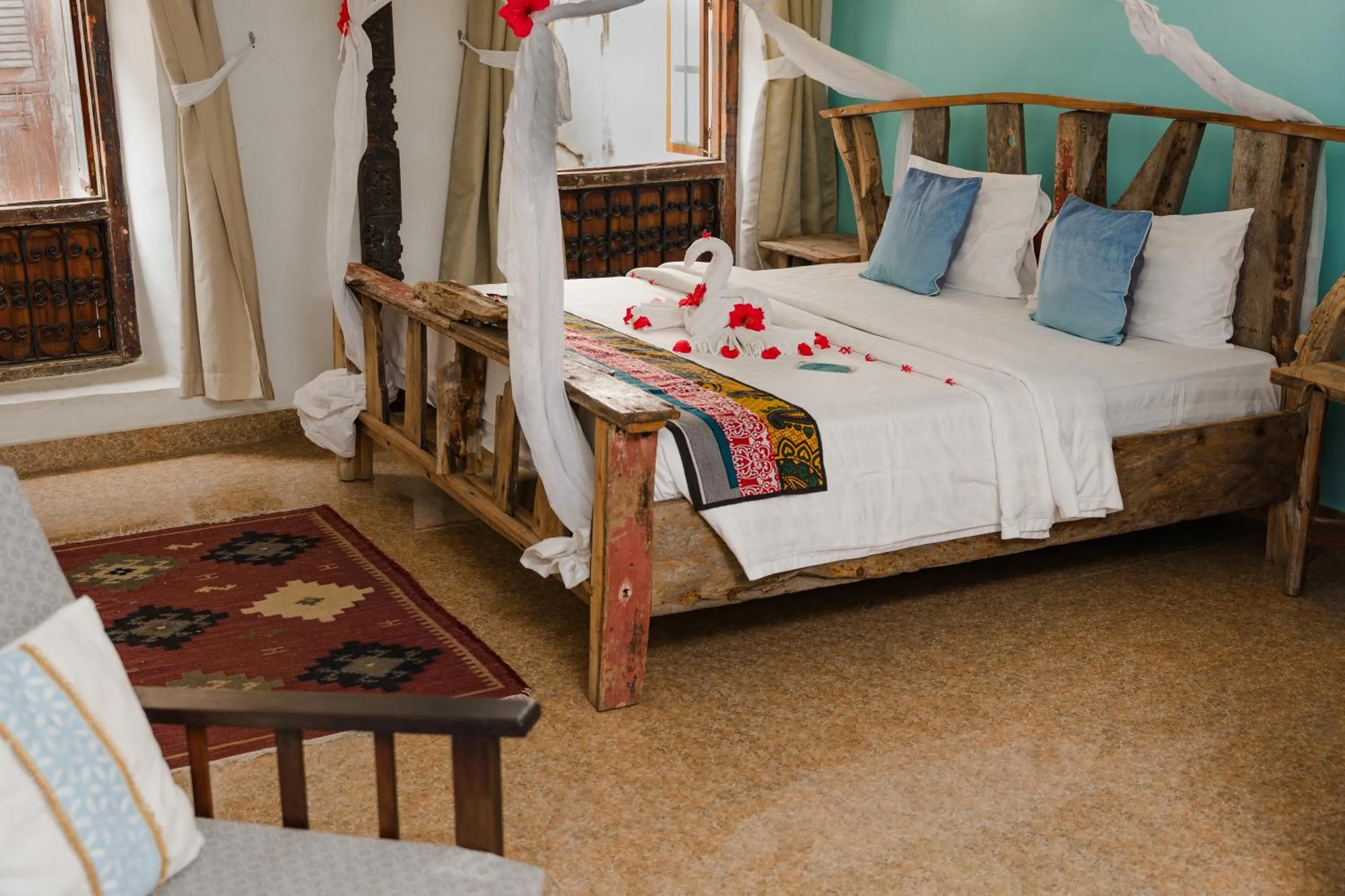 Bedroom, Bed in Emerald Palm Courtyard Hotel