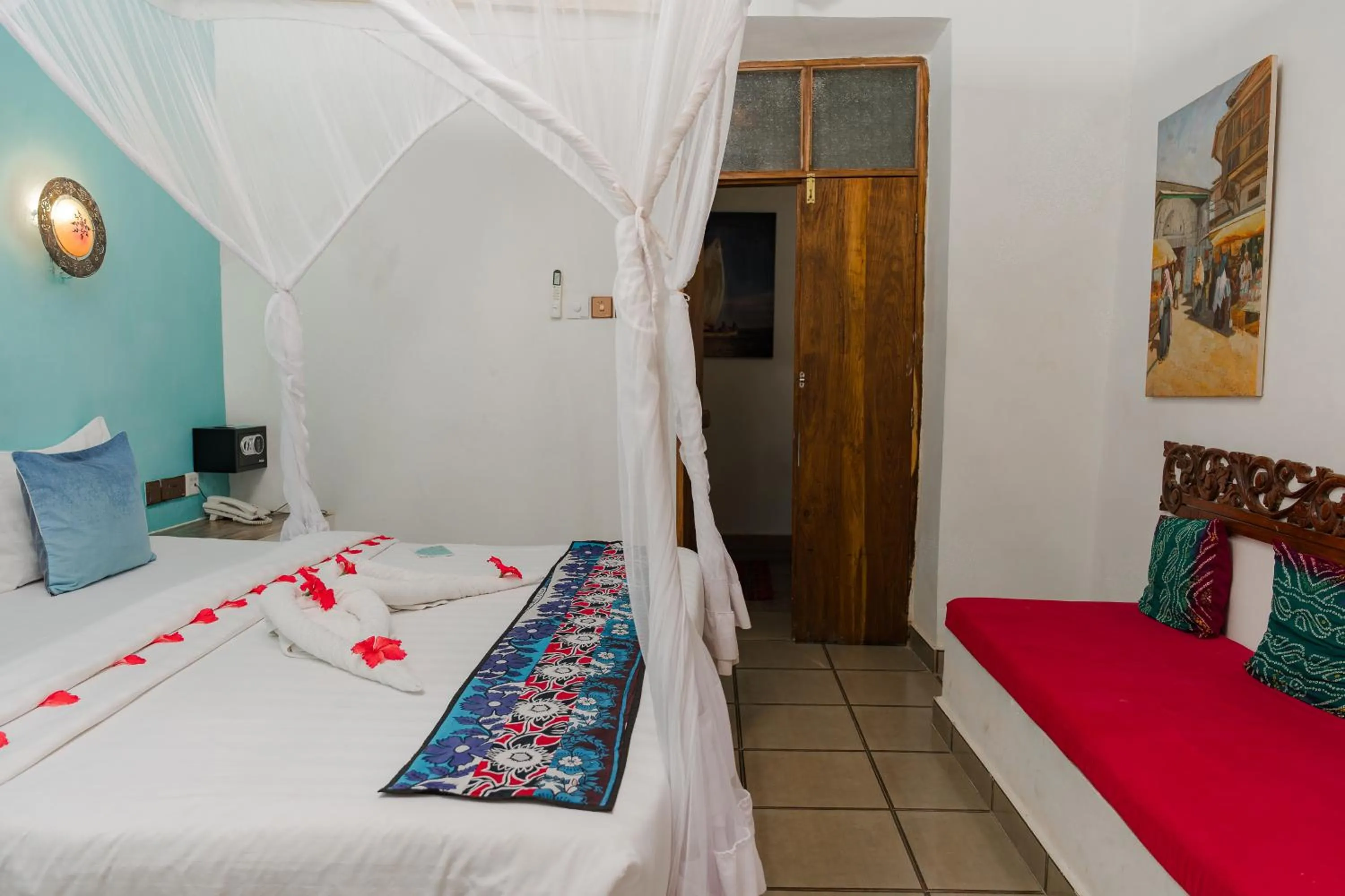 Bed in Emerald Palm Courtyard Hotel