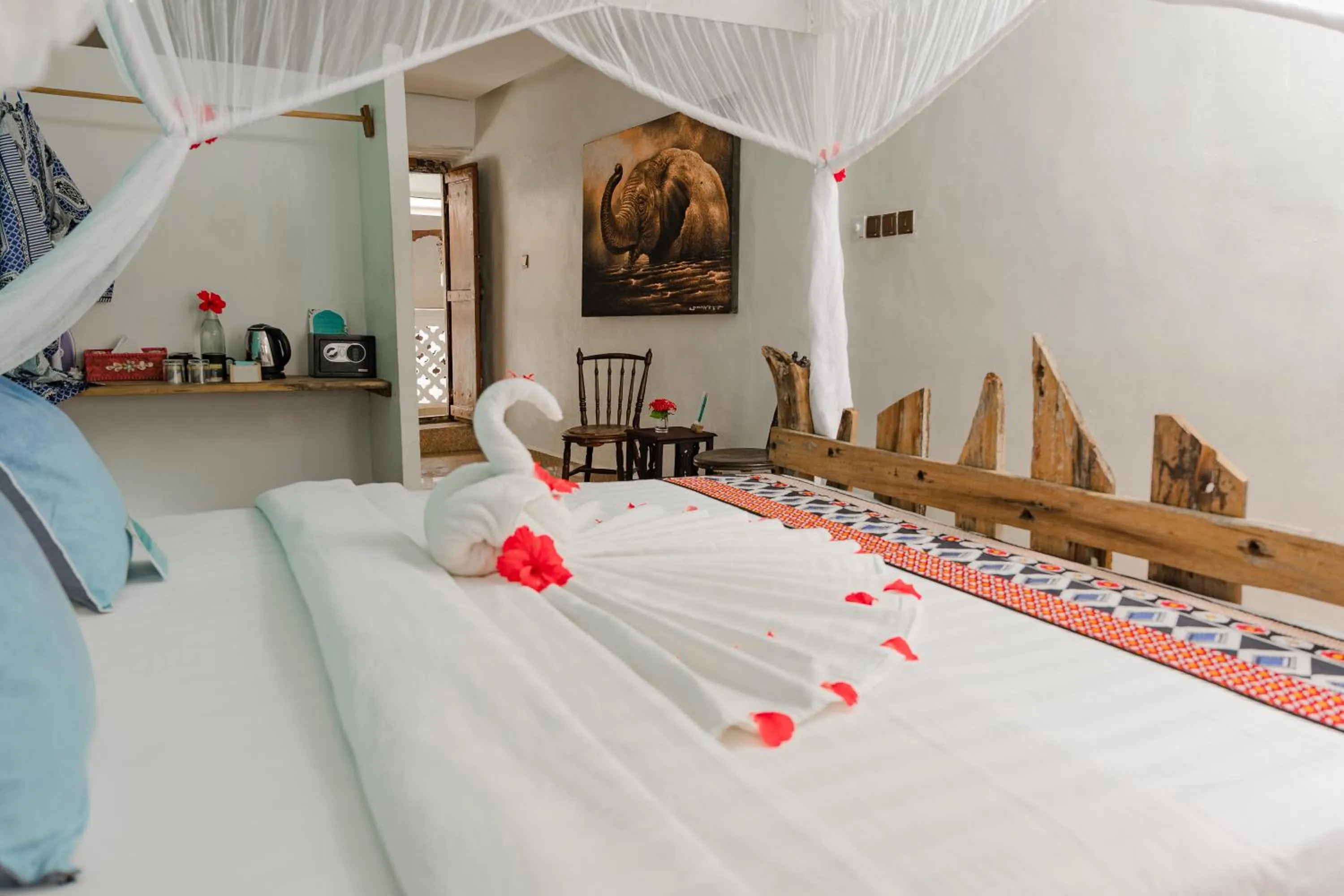 Bed in Emerald Palm Courtyard Hotel