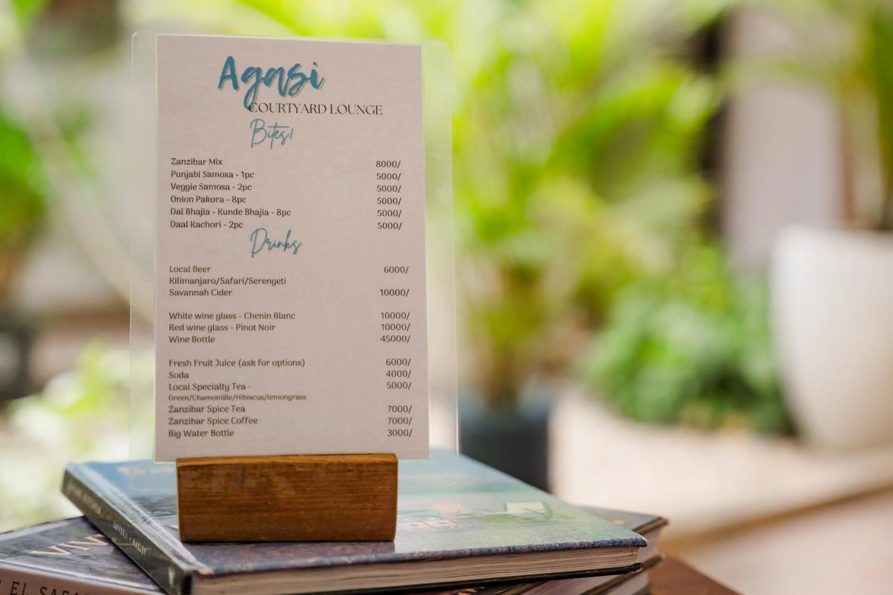 Restaurant/places to eat in Emerald Palm Courtyard Hotel