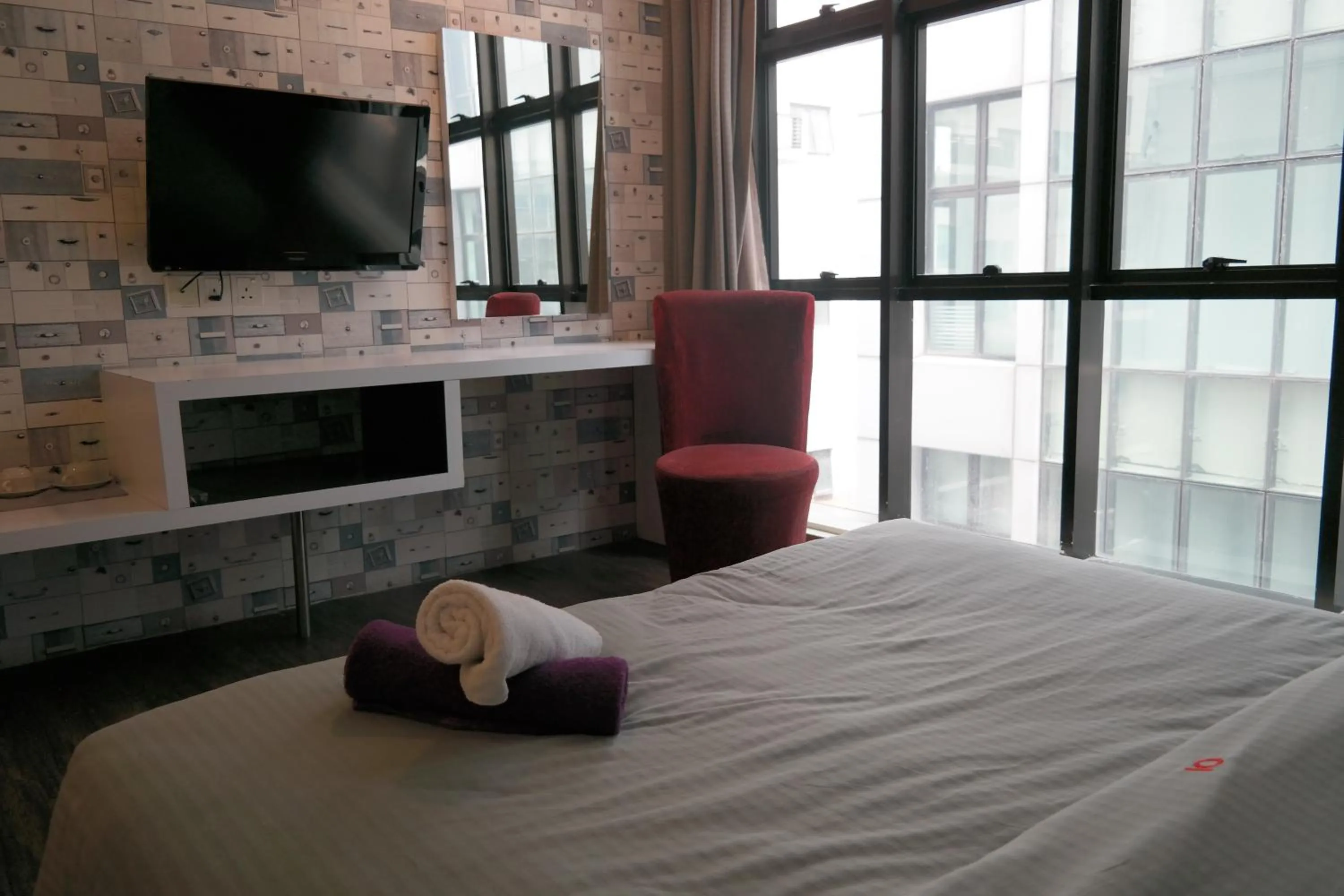 TV and multimedia, Bed in Summer Oscar Boutique Hotel