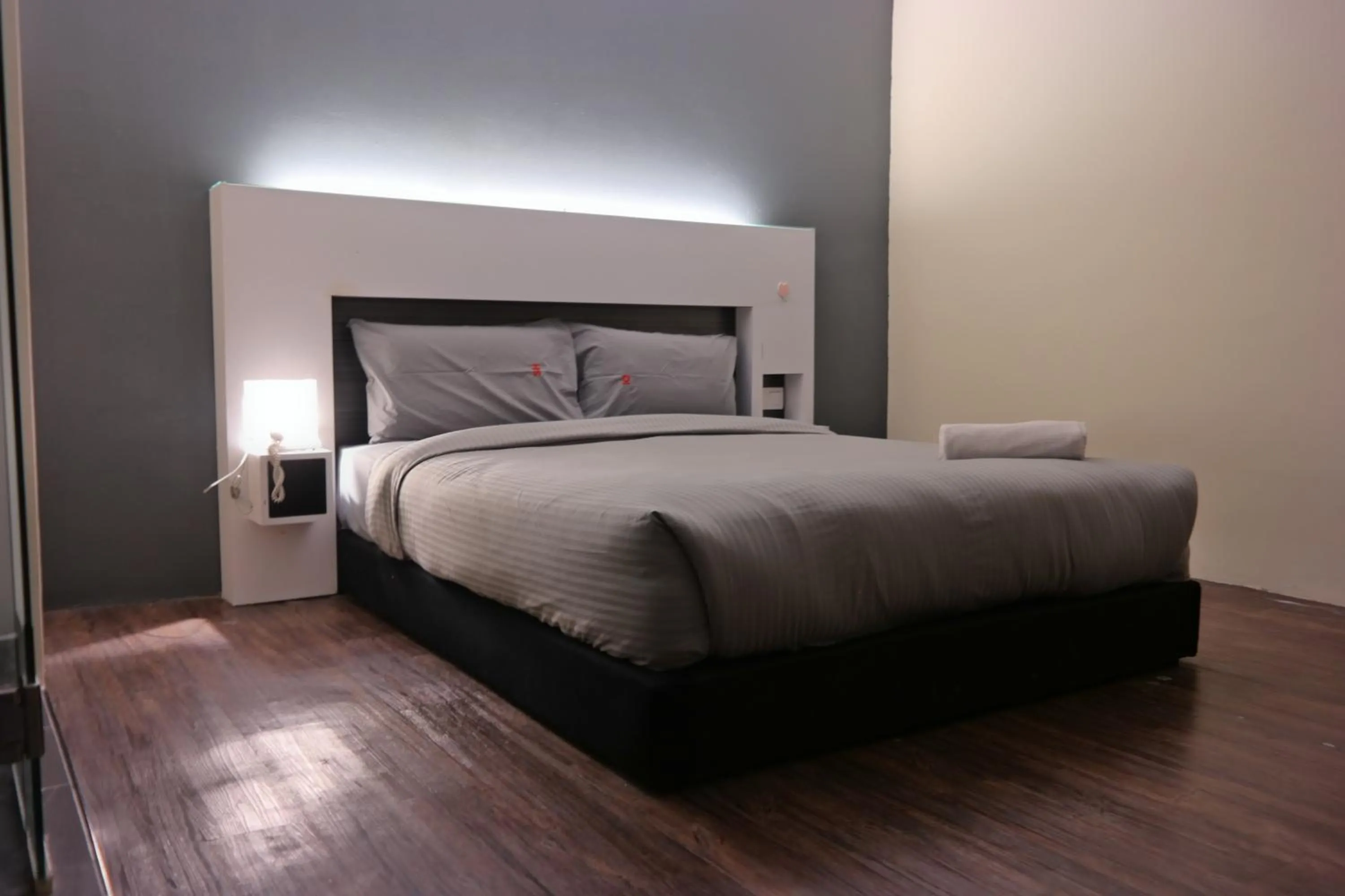 Bed in Summer Oscar Boutique Hotel