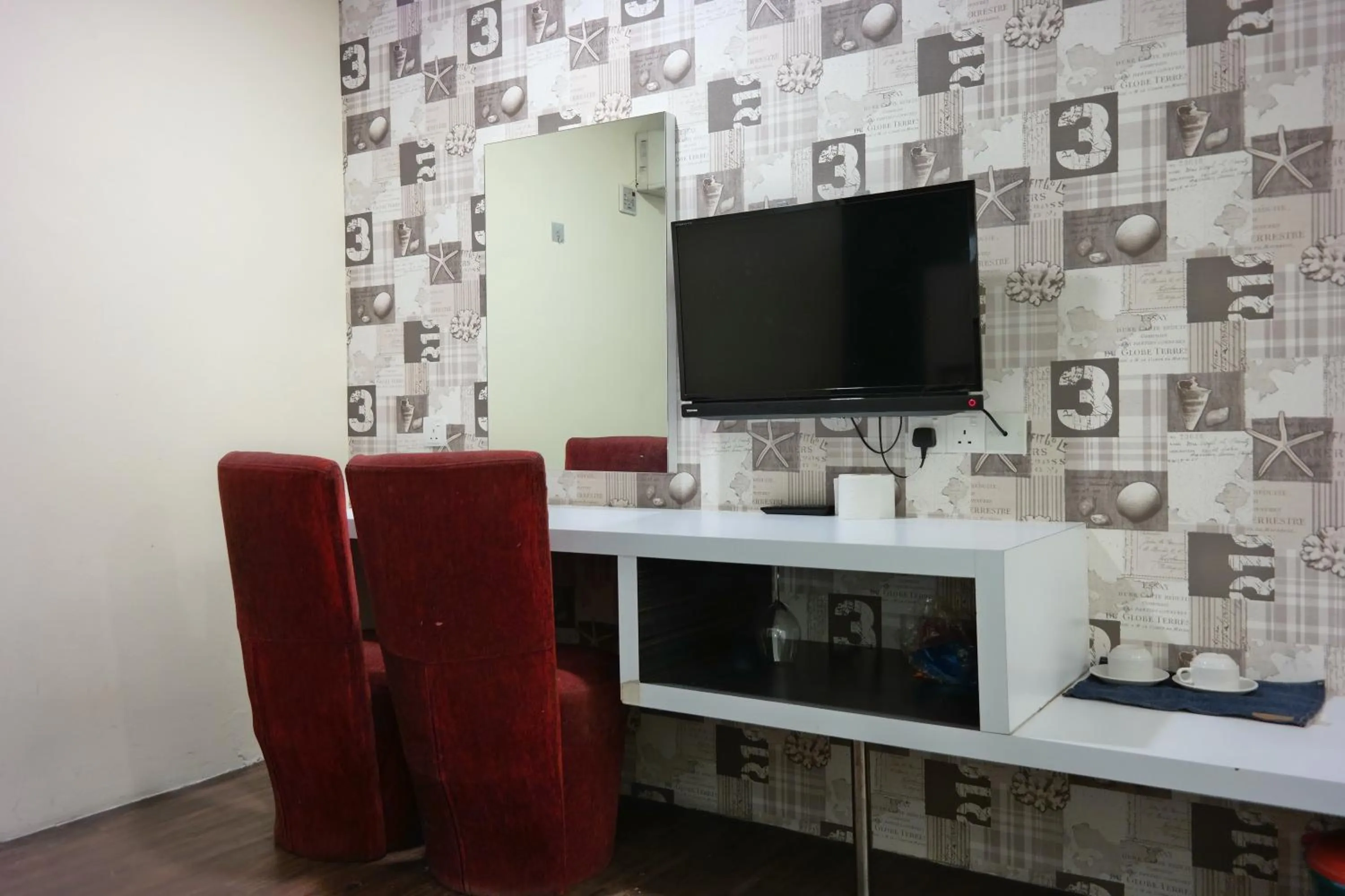 TV and multimedia in Summer Oscar Boutique Hotel