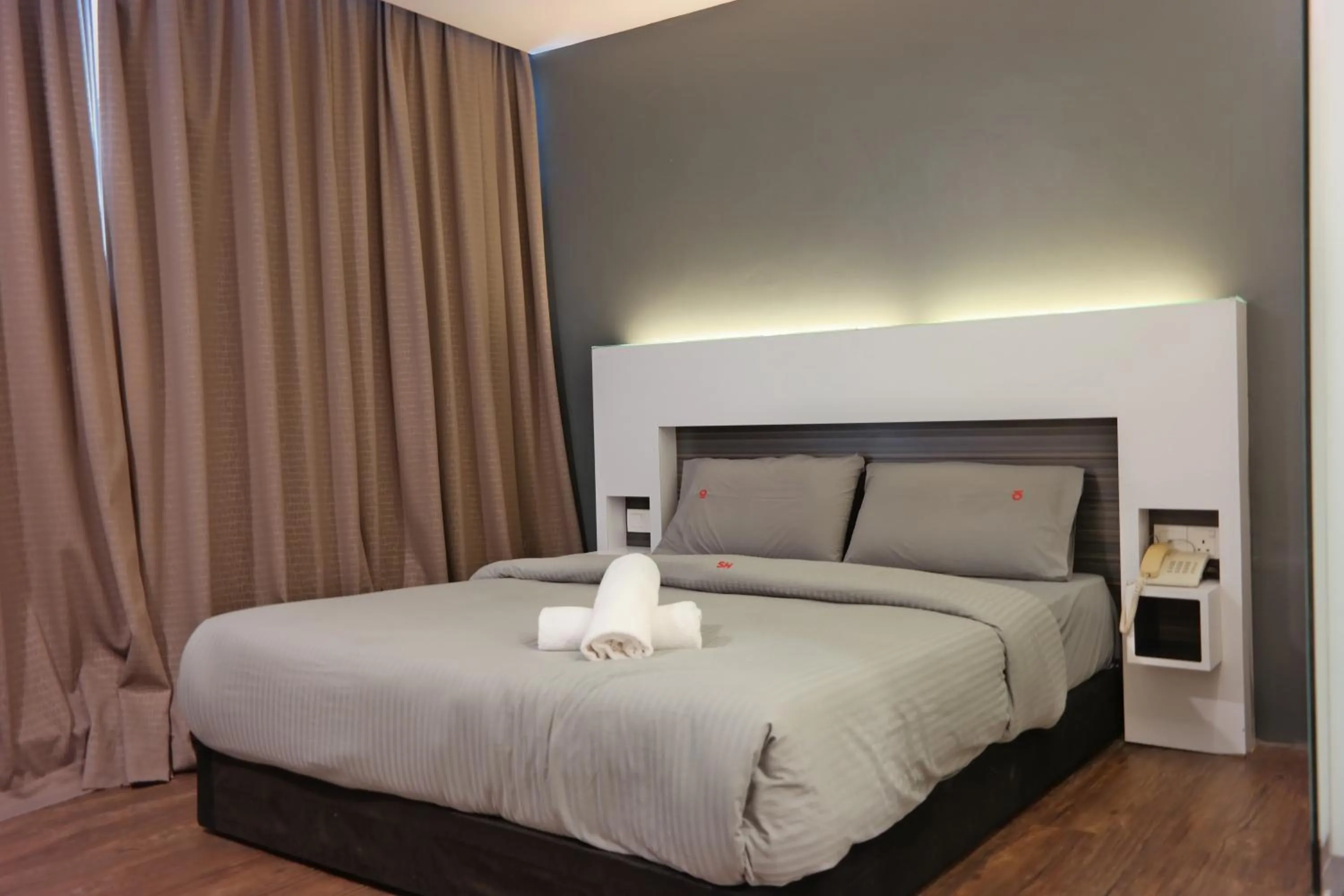 Bed in Summer Oscar Boutique Hotel