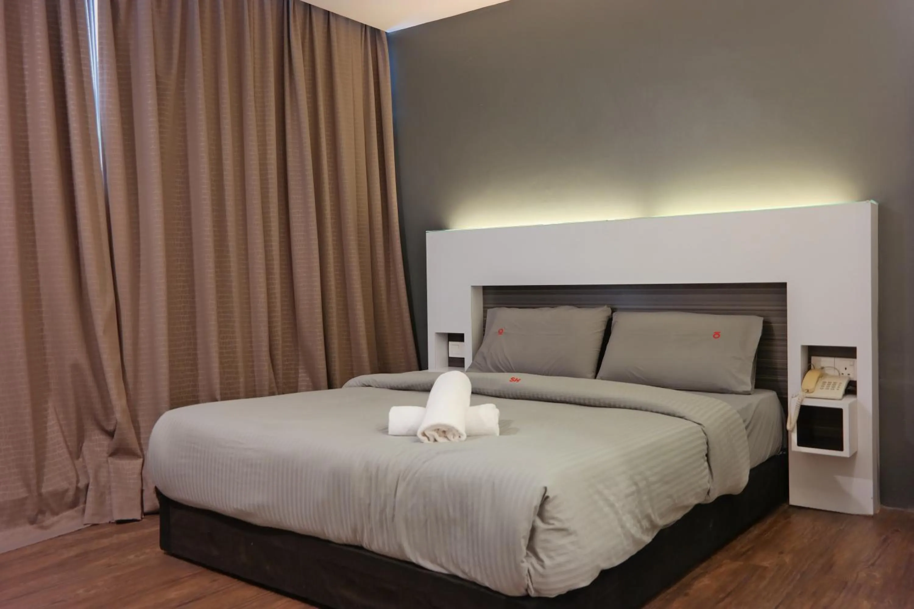 Bed in Summer Oscar Boutique Hotel