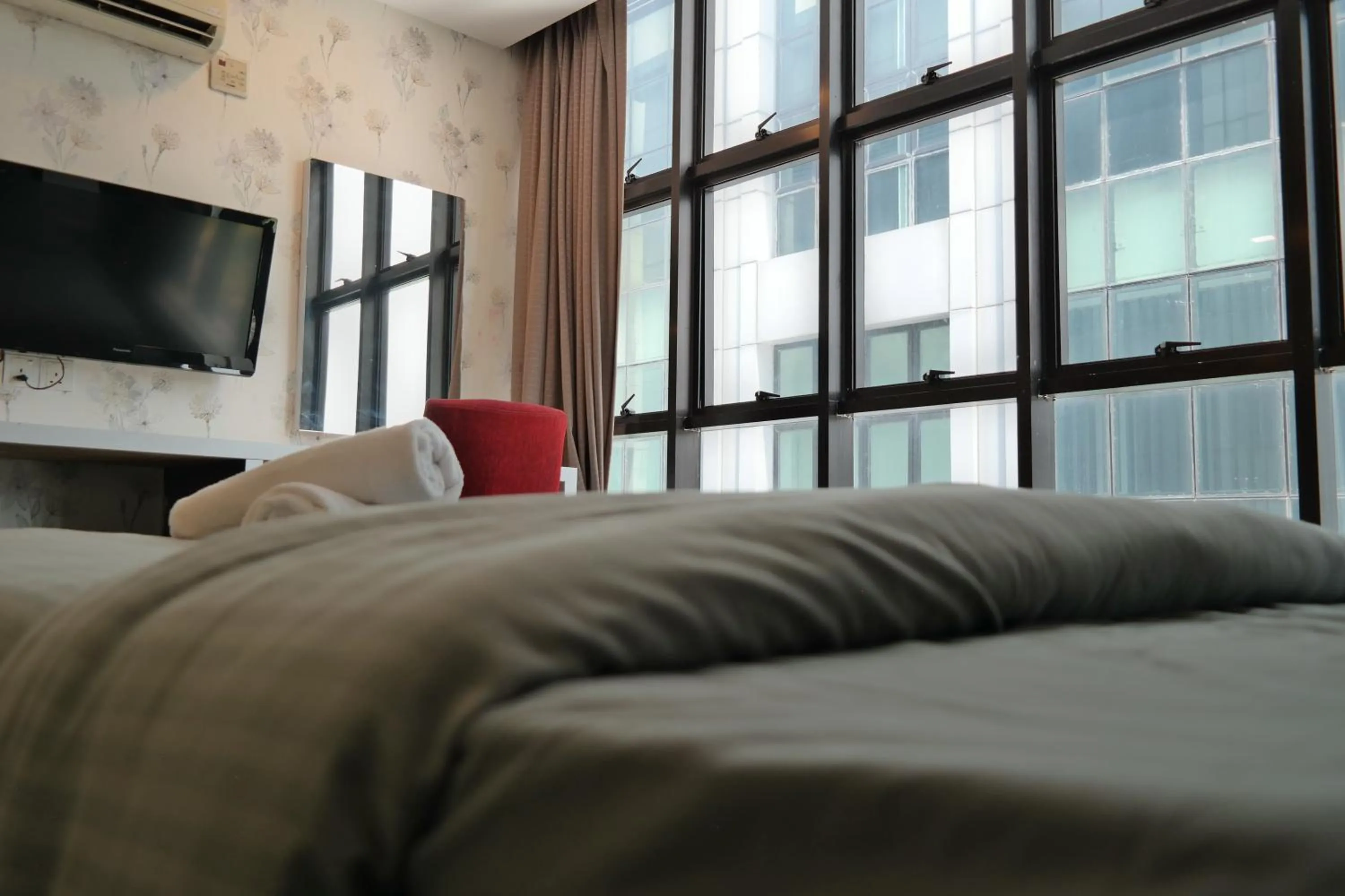 Bed in Summer Oscar Boutique Hotel