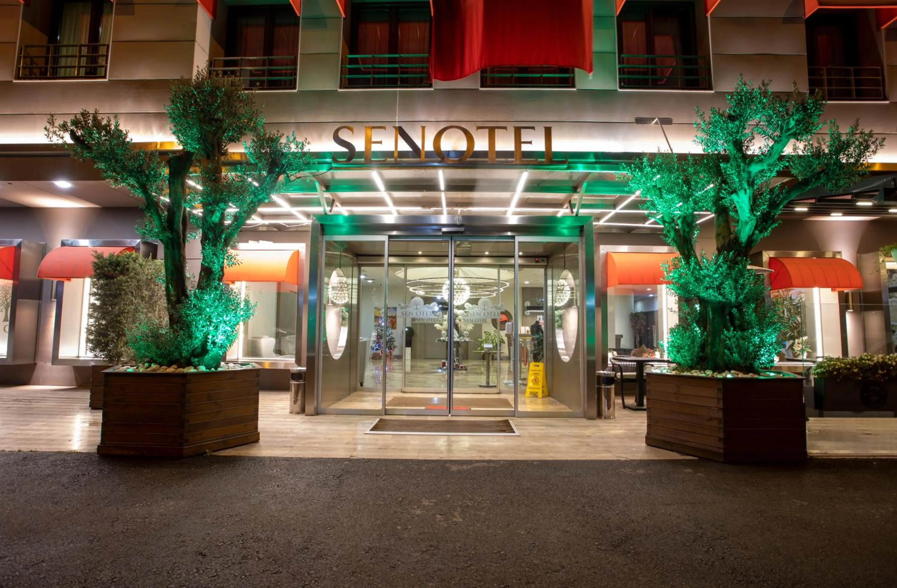 Facade/entrance in Sen Otel