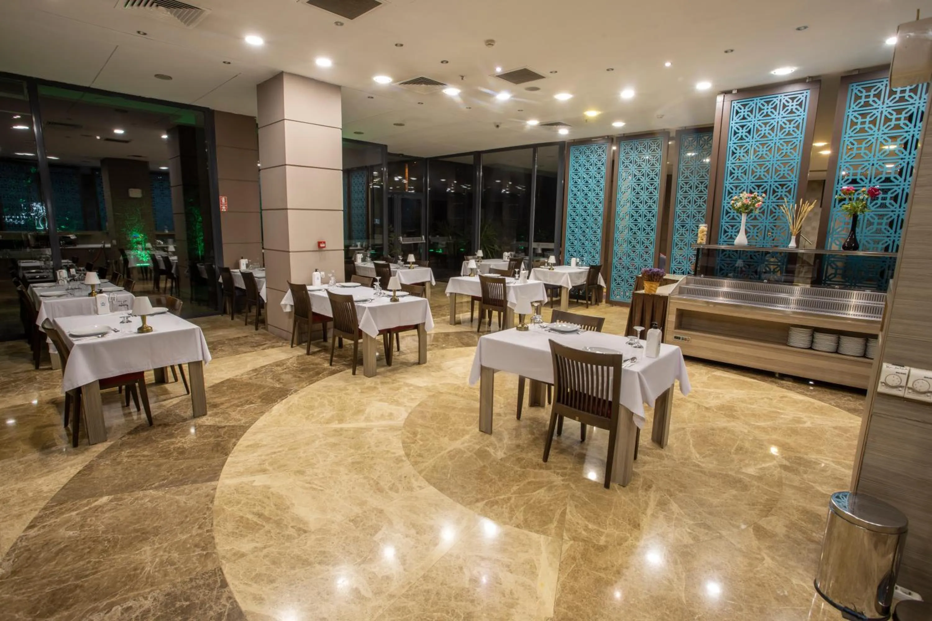 Restaurant/places to eat in Sen Otel