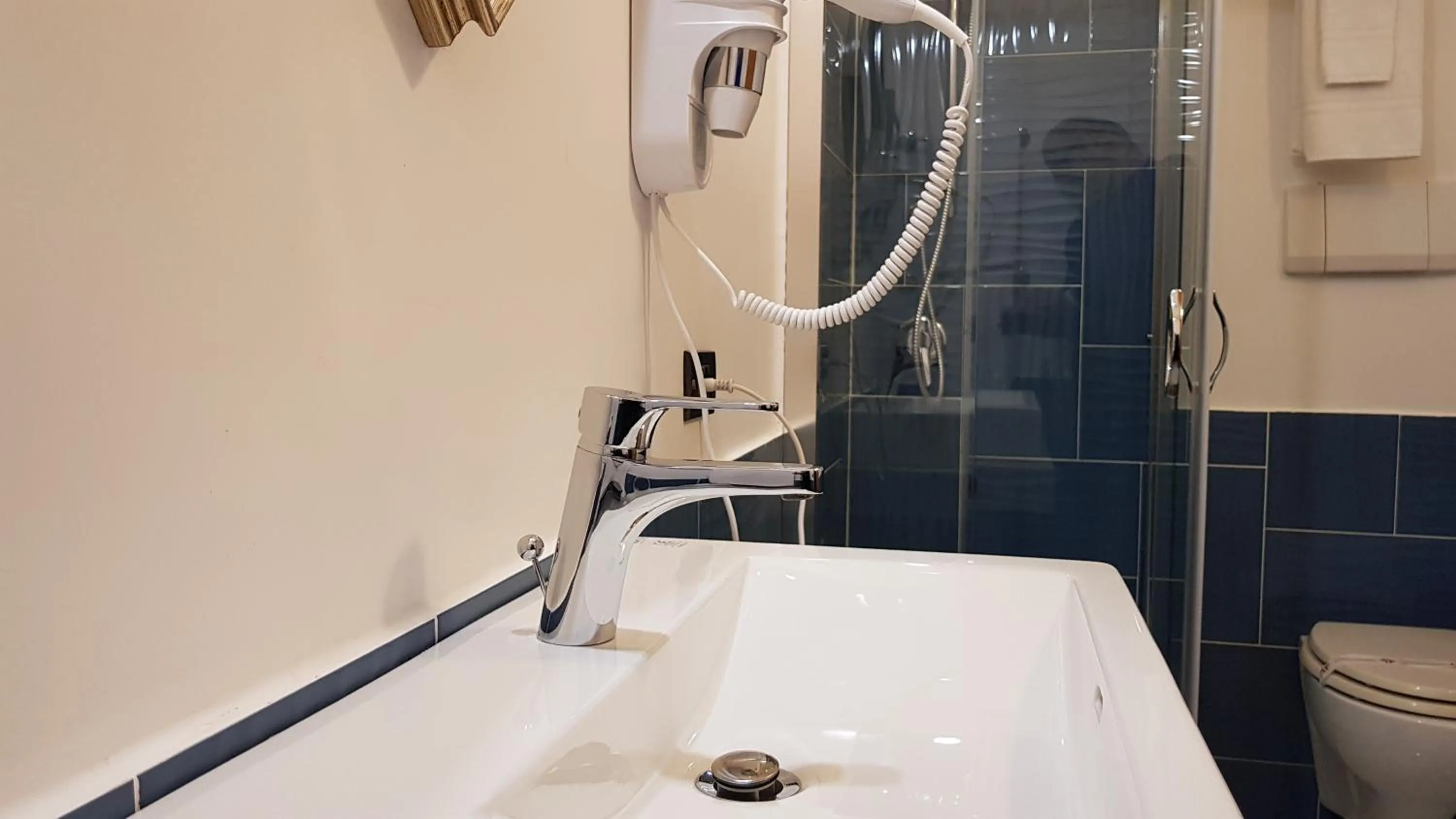 Shower in Addaura Village e Congressi