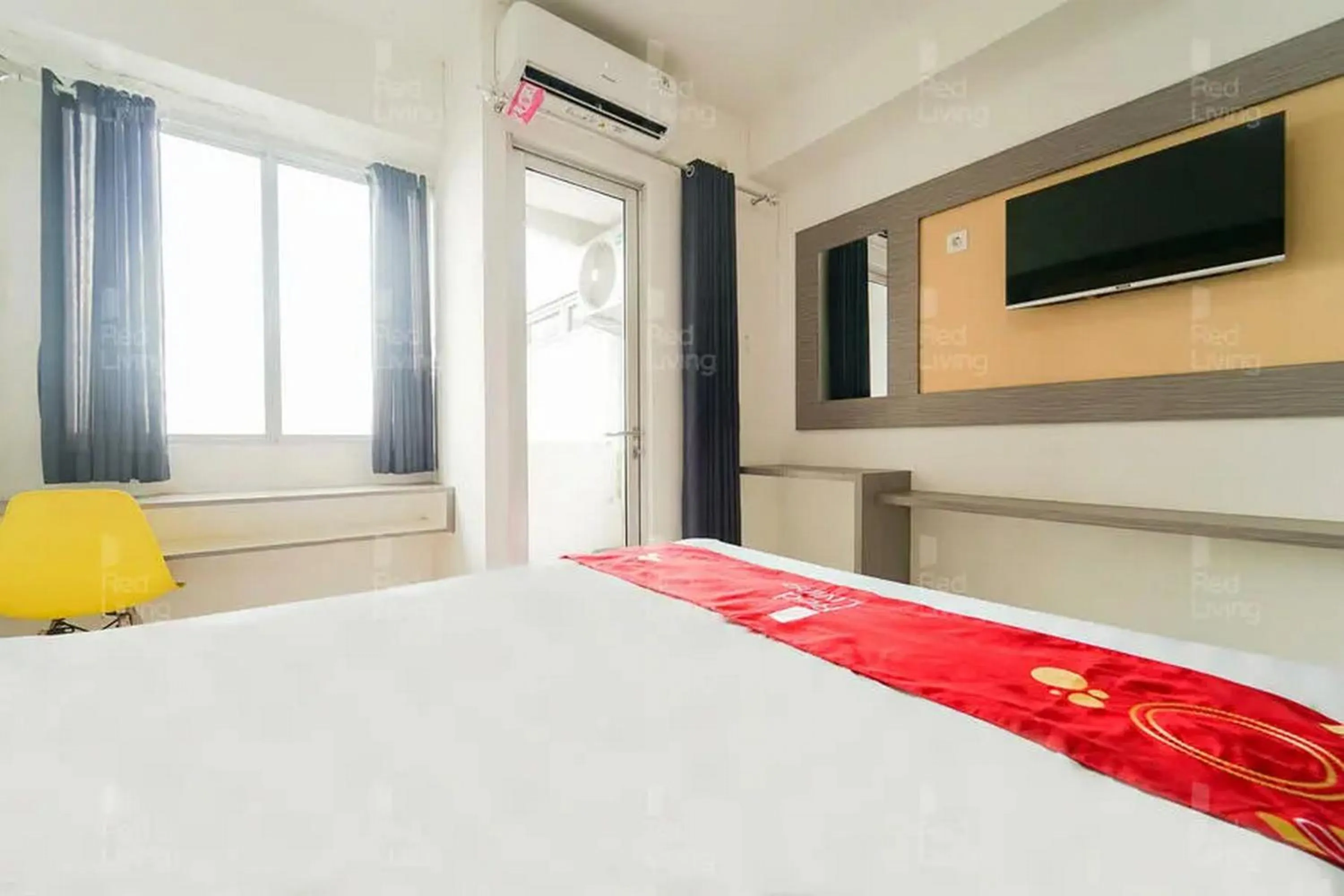 Bedroom, Bed in RedLiving Apartemen Riverview Residence - TOHA Room Tower Mahakam