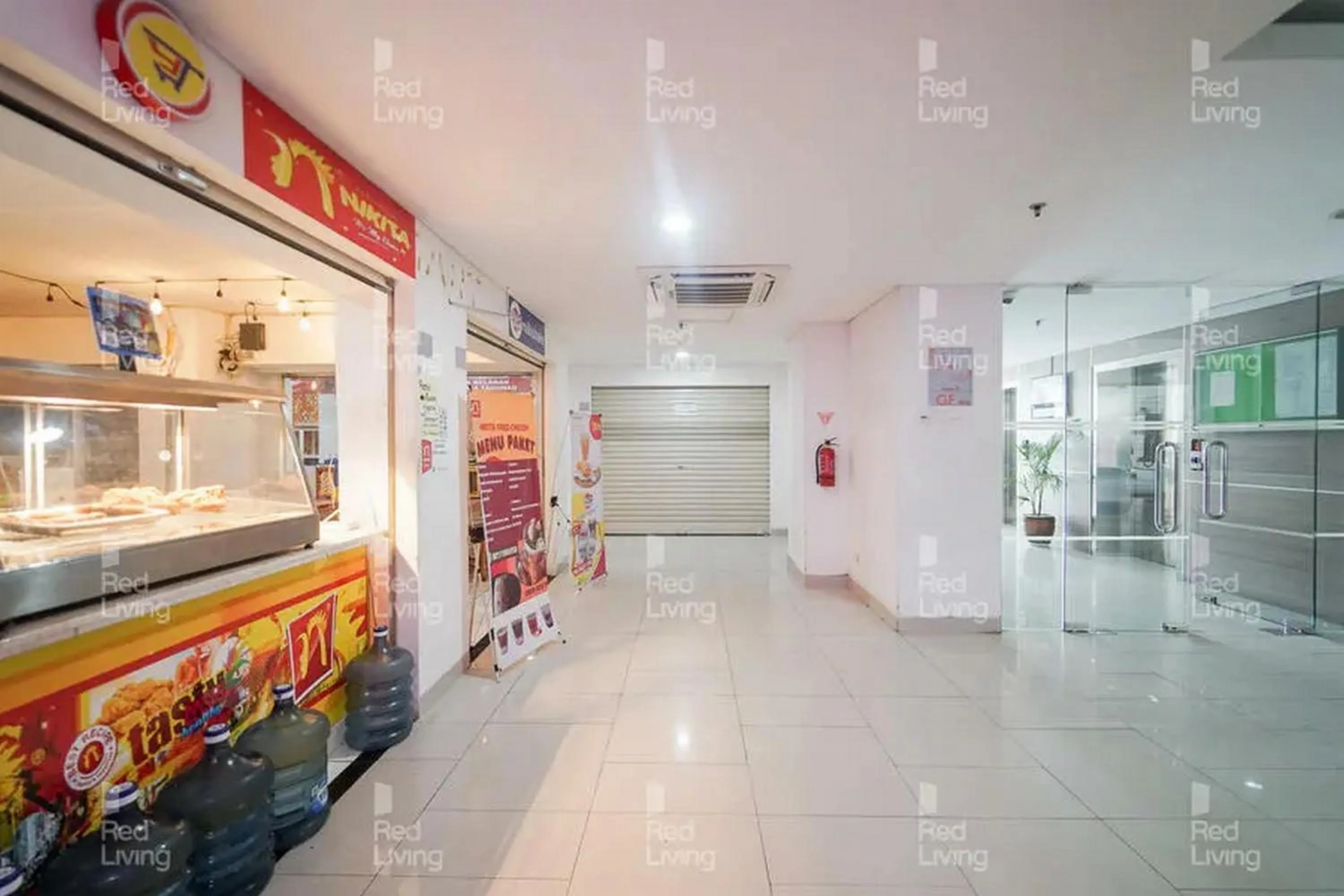 Restaurant/places to eat in RedLiving Apartemen Riverview Residence - TOHA Room Tower Mahakam